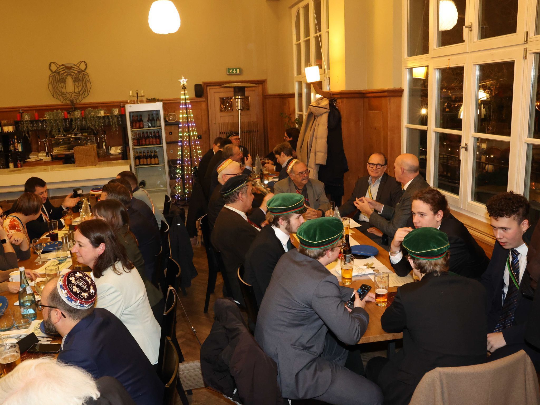 Zwischen den offiziellen Teilen des Kommerses gab es viel Gelegenheit zum Plaudern.