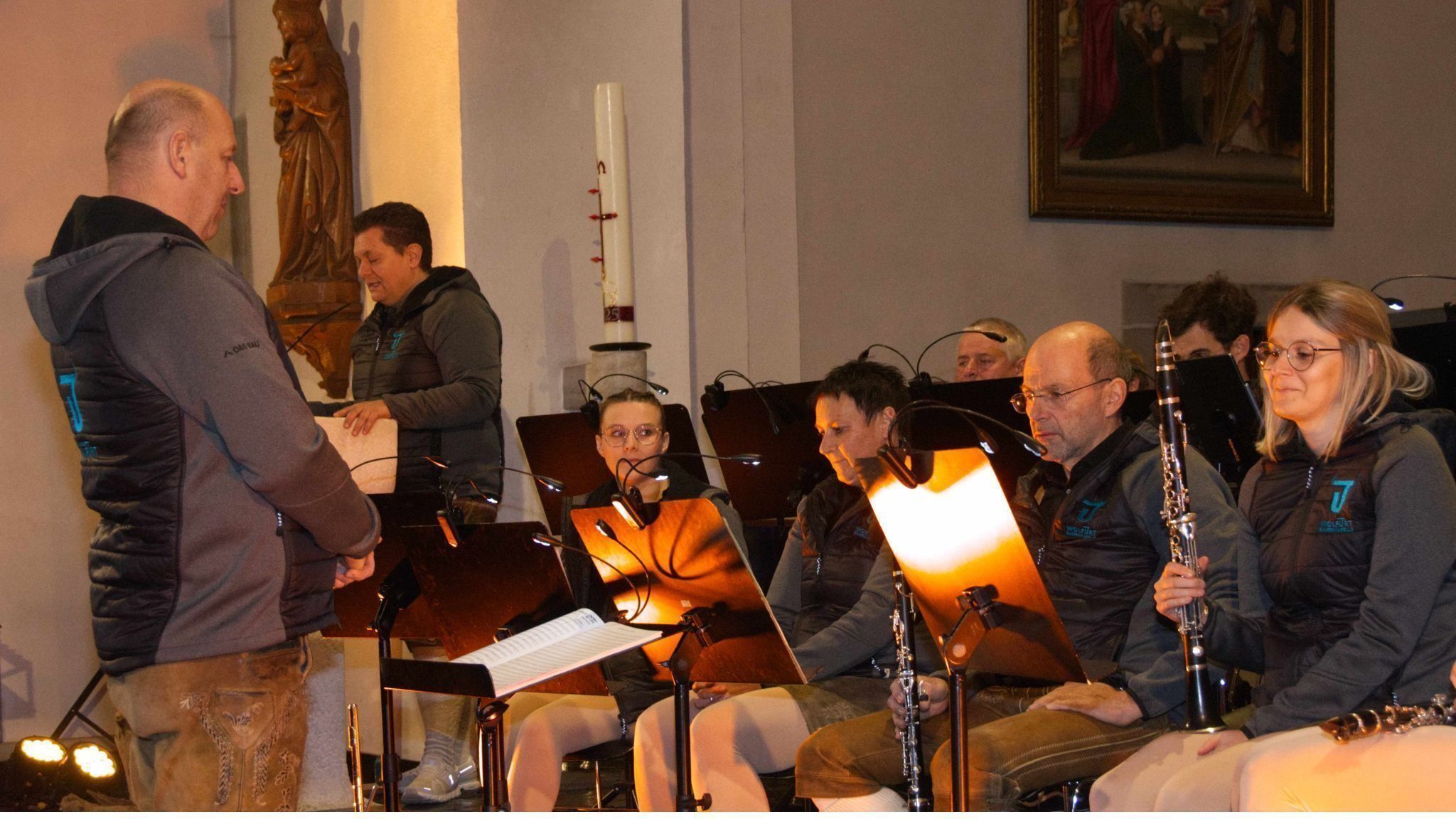 Musikantinnen trugen passende Texte vor