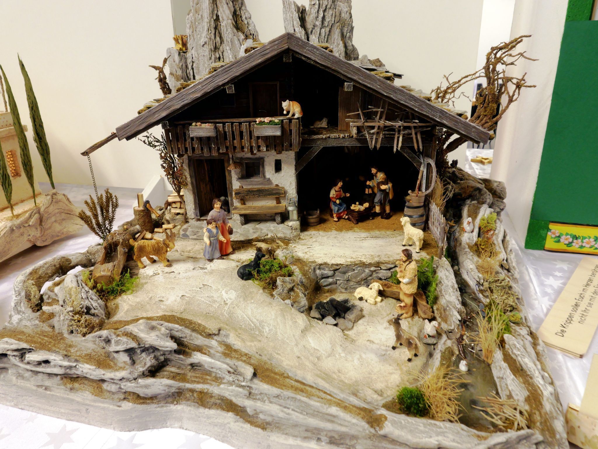 Florian Mock ließ eine detailreiche heimische Krippe entstehen.