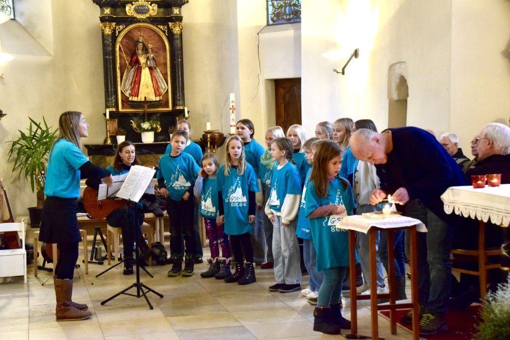 Musikalische Adventstunde &#8220;z’ Santatöni&#8221;