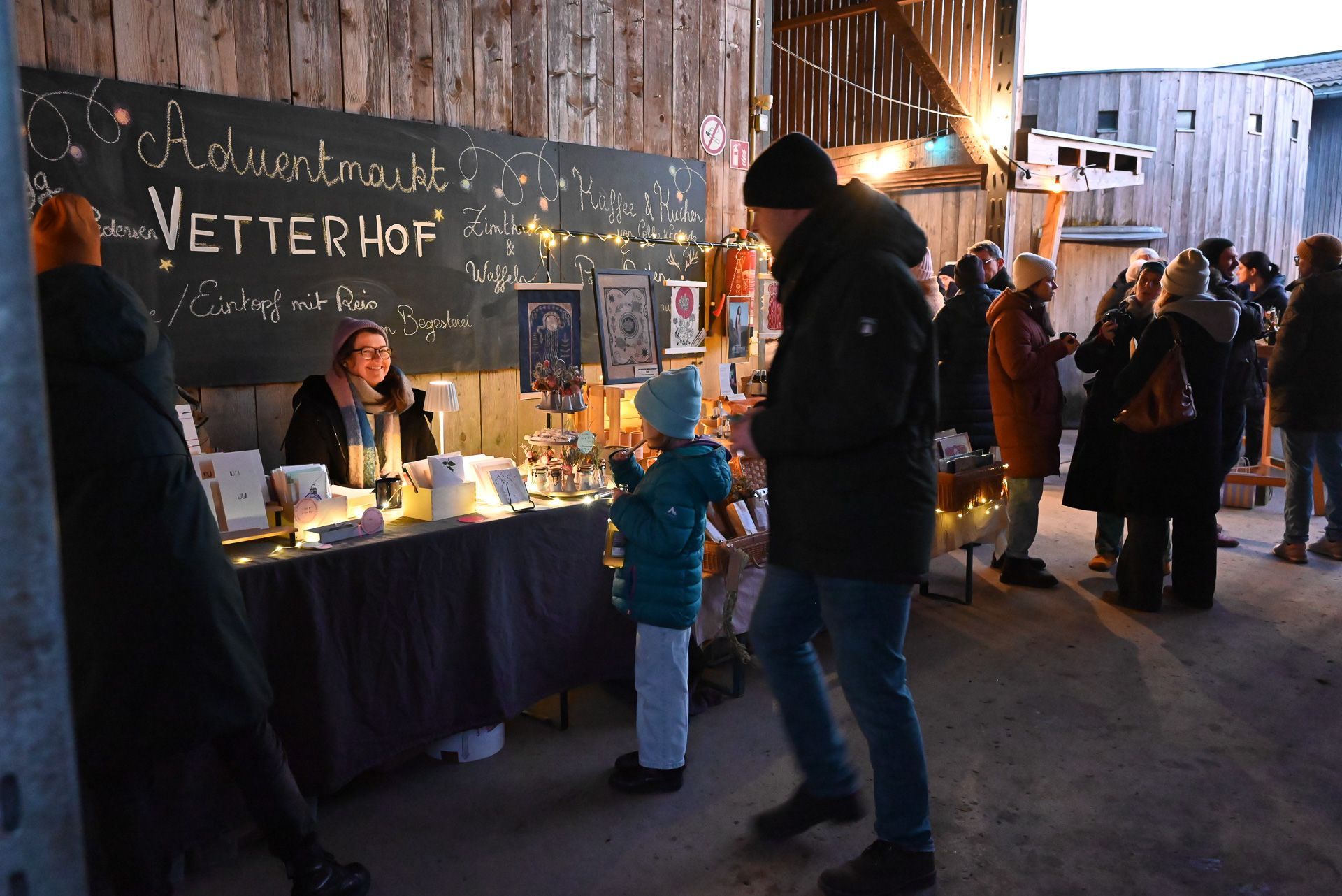 Am Freitagnachmittag lud der Vetterhof zum jährlichen Adventmarkt zu sich auf den Hof.