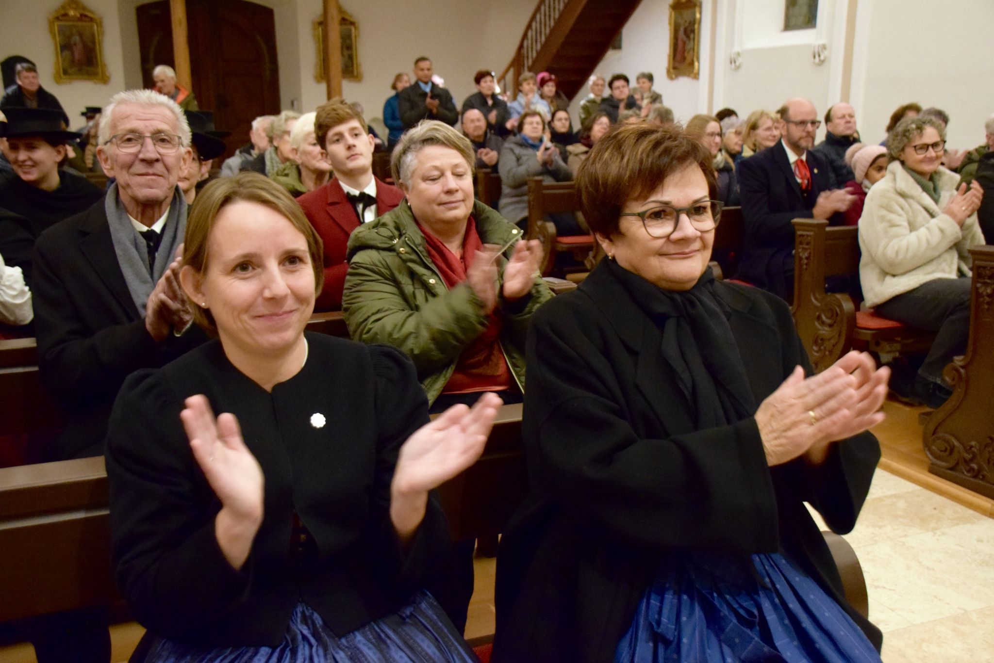 Begeistert applaudierte auch Landesverbandsobfrau Ulrike Bitschnau (r.) 