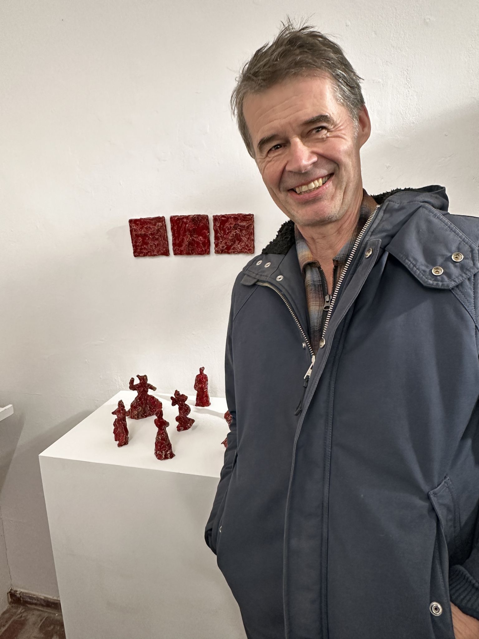 Künstler Albrecht Zauner: Im Göfner milK_Ressort auszustellen, ist immer sehr reizvoll. Die Arbeit an meiner kleinen Serie hat mich dann sehr fasziniert und ich kann mir vorstellen, dass ich diese weiter entwickeln werde und auch in großen, vielleicht sogar lebensgroßen Figuren umsetze.