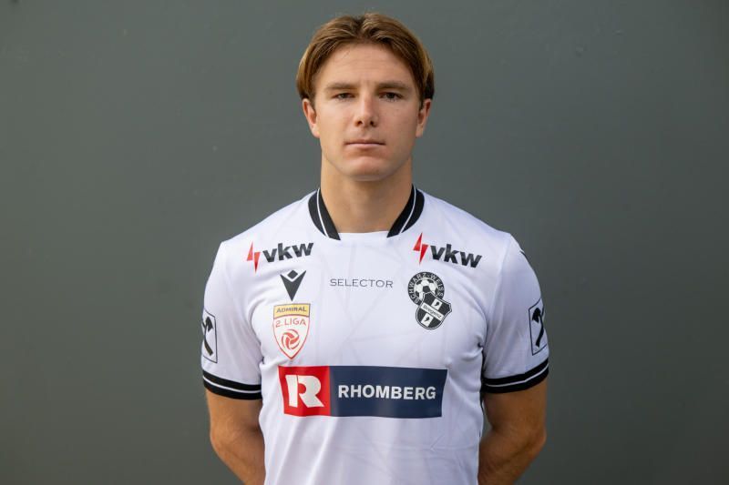 Lars Nussbaumer kickt für Lauterach.STIPLOVSEK