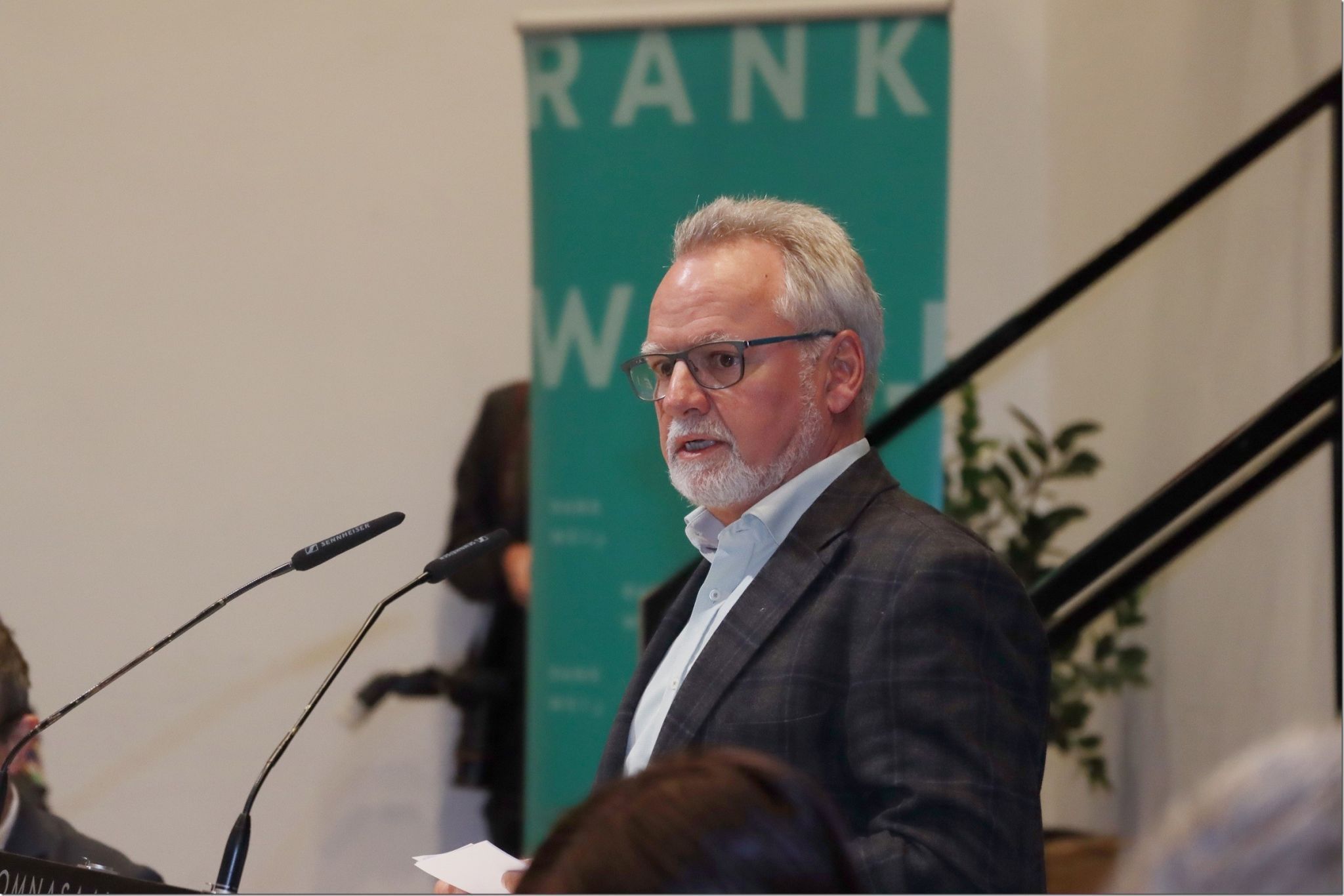 Antrag von Christoph Metzler auf Aussetzung der Erhöhung von Politiker-Gehälter wurde einstimmig angenommen.