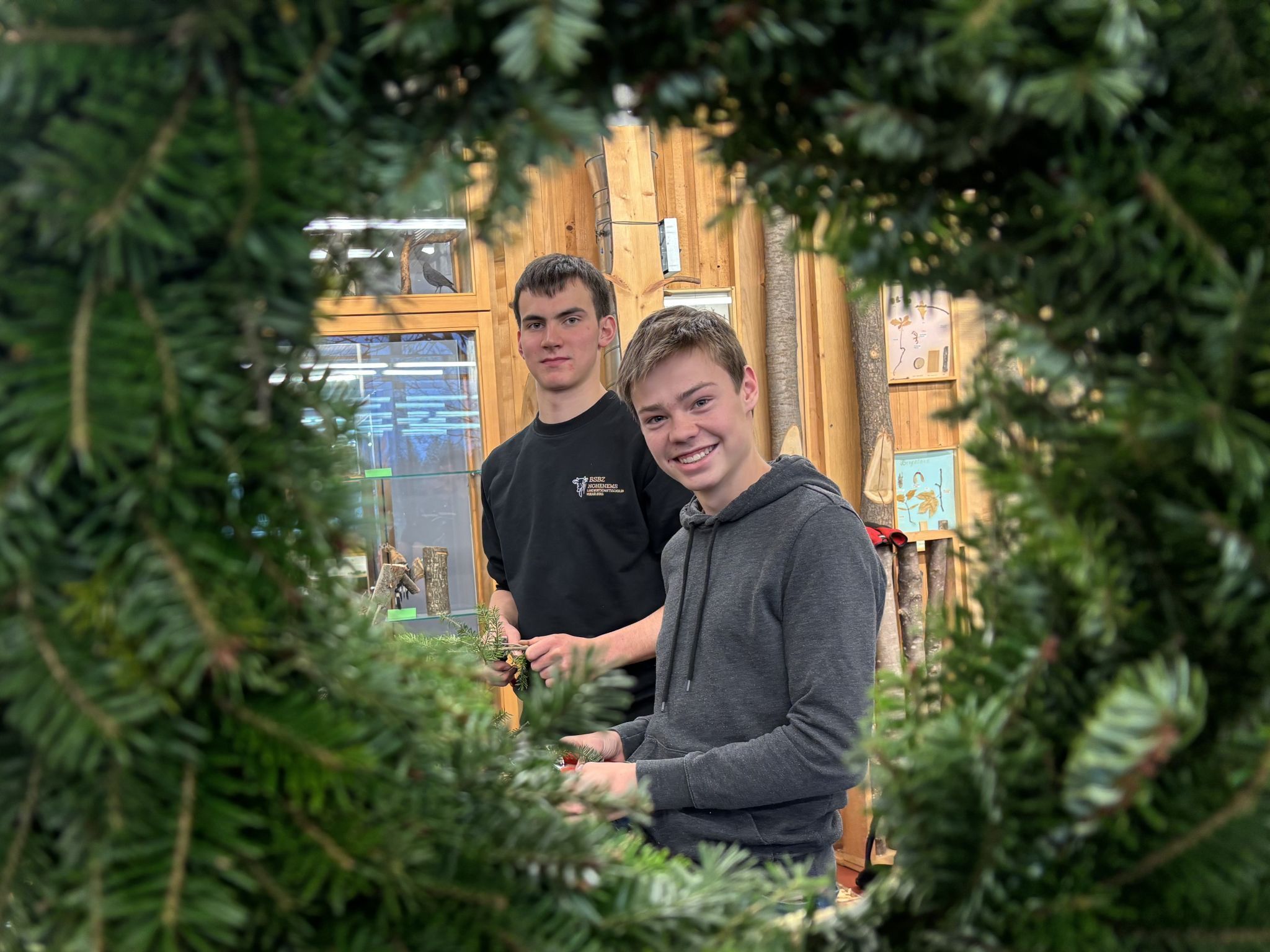 Es gibt noch viel zu tun bis zum Weihnachtsmarkt, die Stimmung ist aber trotz finalem Stress bestens.