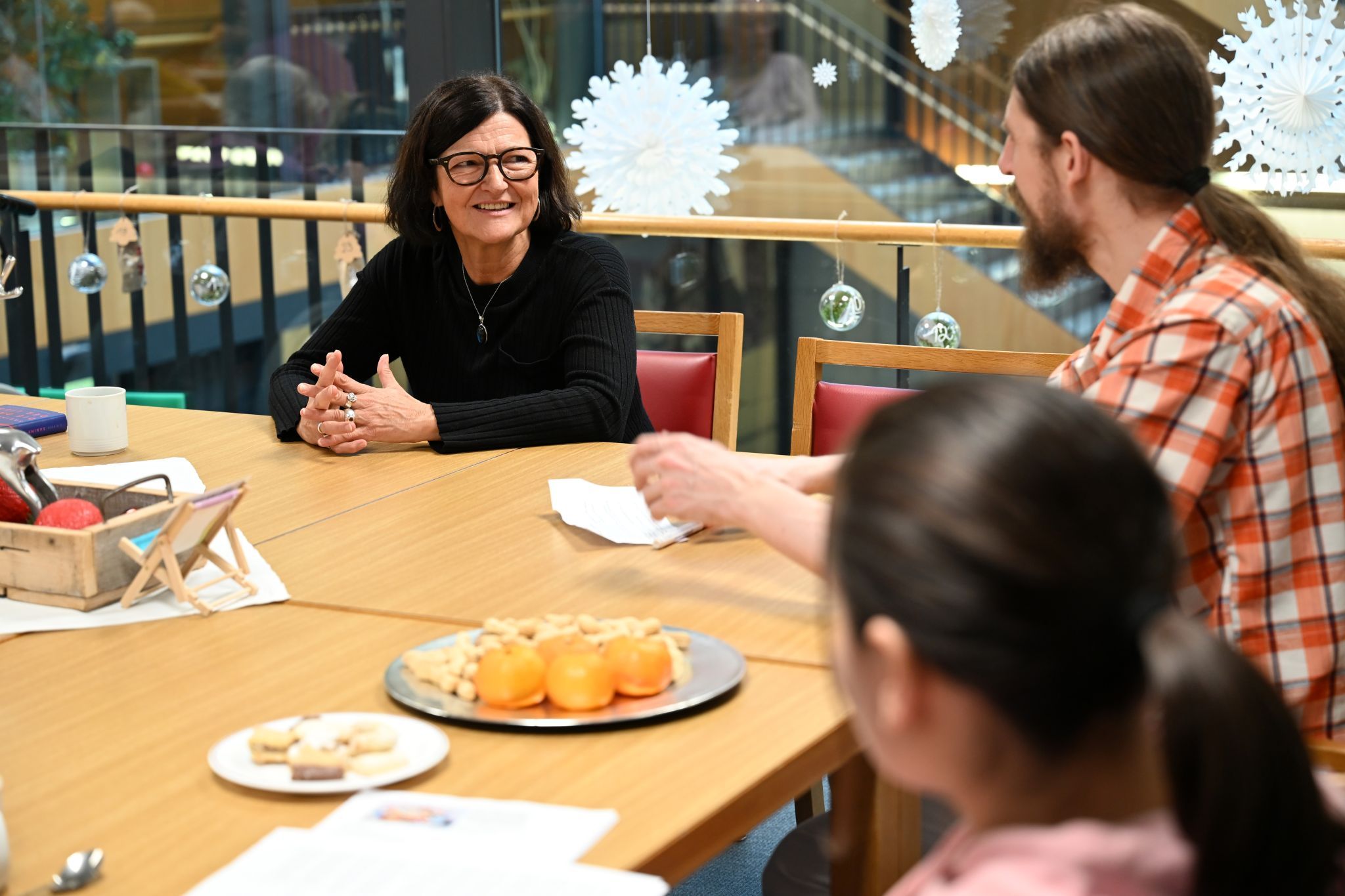 An diesem Tisch wurden Weihnachtserinnerungen ausgetauscht.