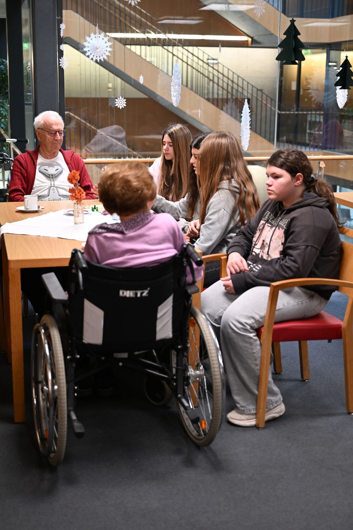 Es war der zweite Besuch der Drittklässler im Pflegeheim.