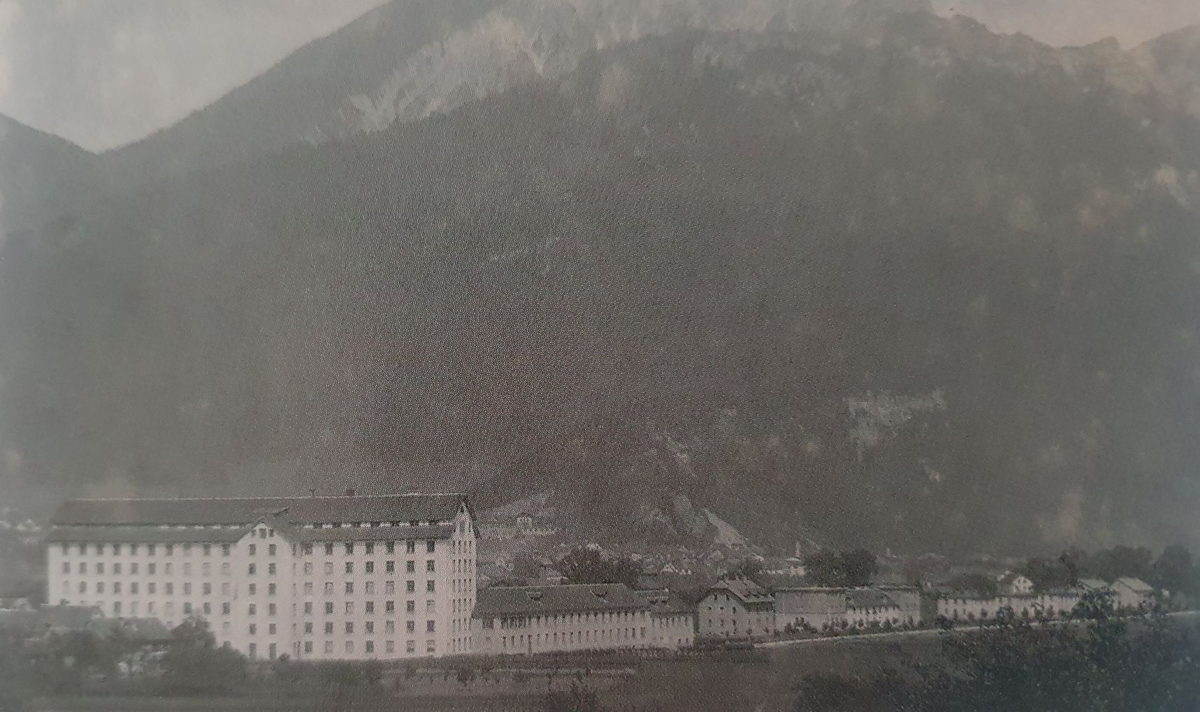 Lünerseefabrik gegen Norden mit Arbeiterwohnhäusern in der Bürserallee 1890. Foto zentralarchiv Mutter Getzner & Cie