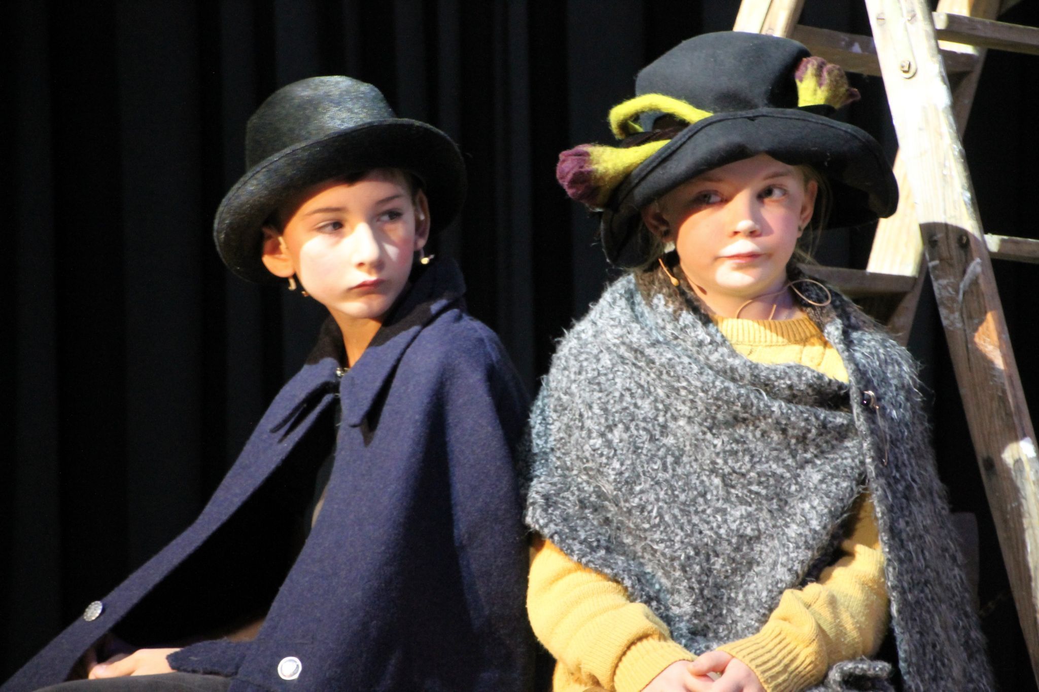 Lorenz Hopfner und Ida Müller führten als Erzähler durch das Musical.