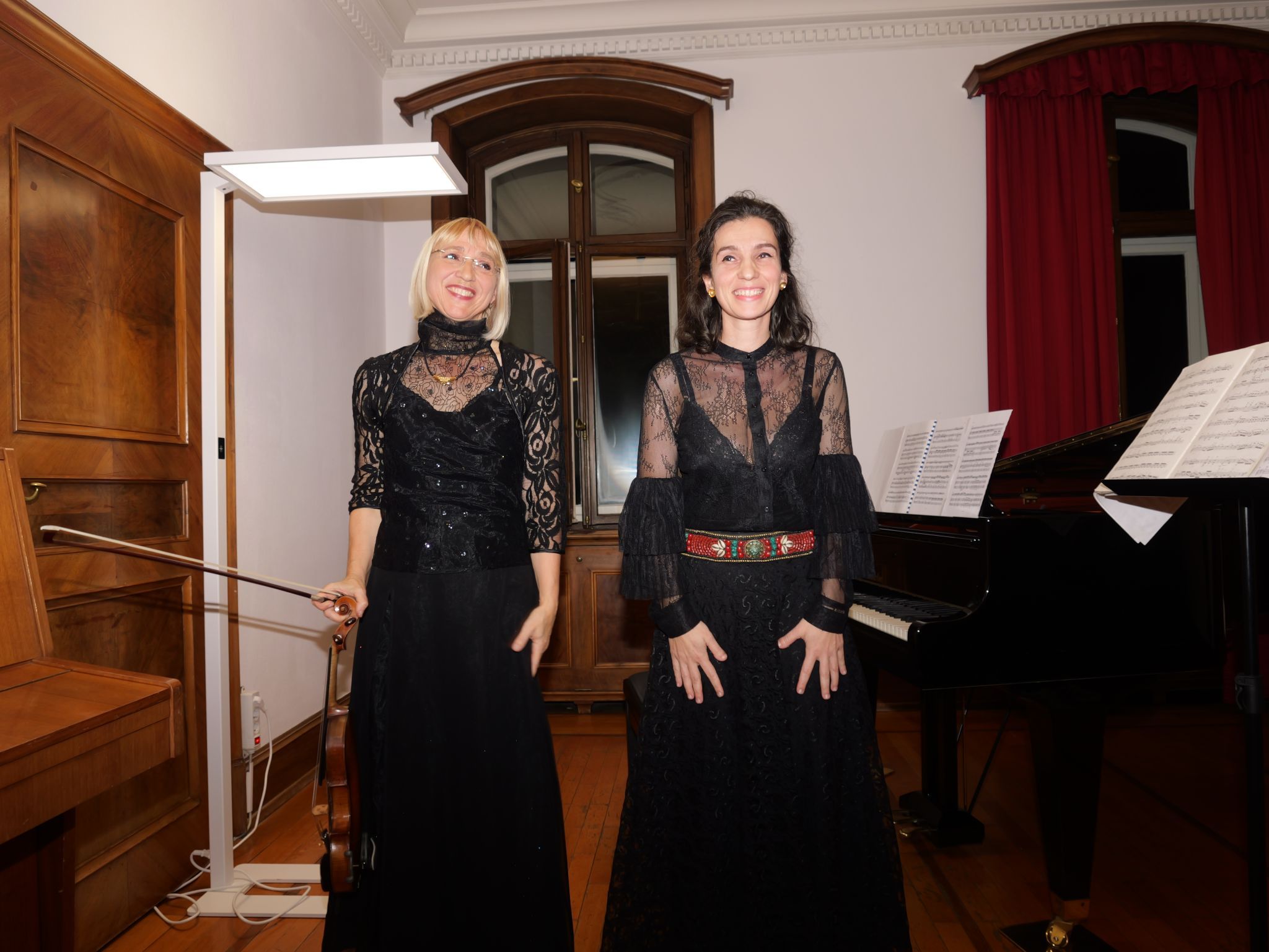 Das talentiert harmonisierende Duett wurde vom Publikum gefeiert.