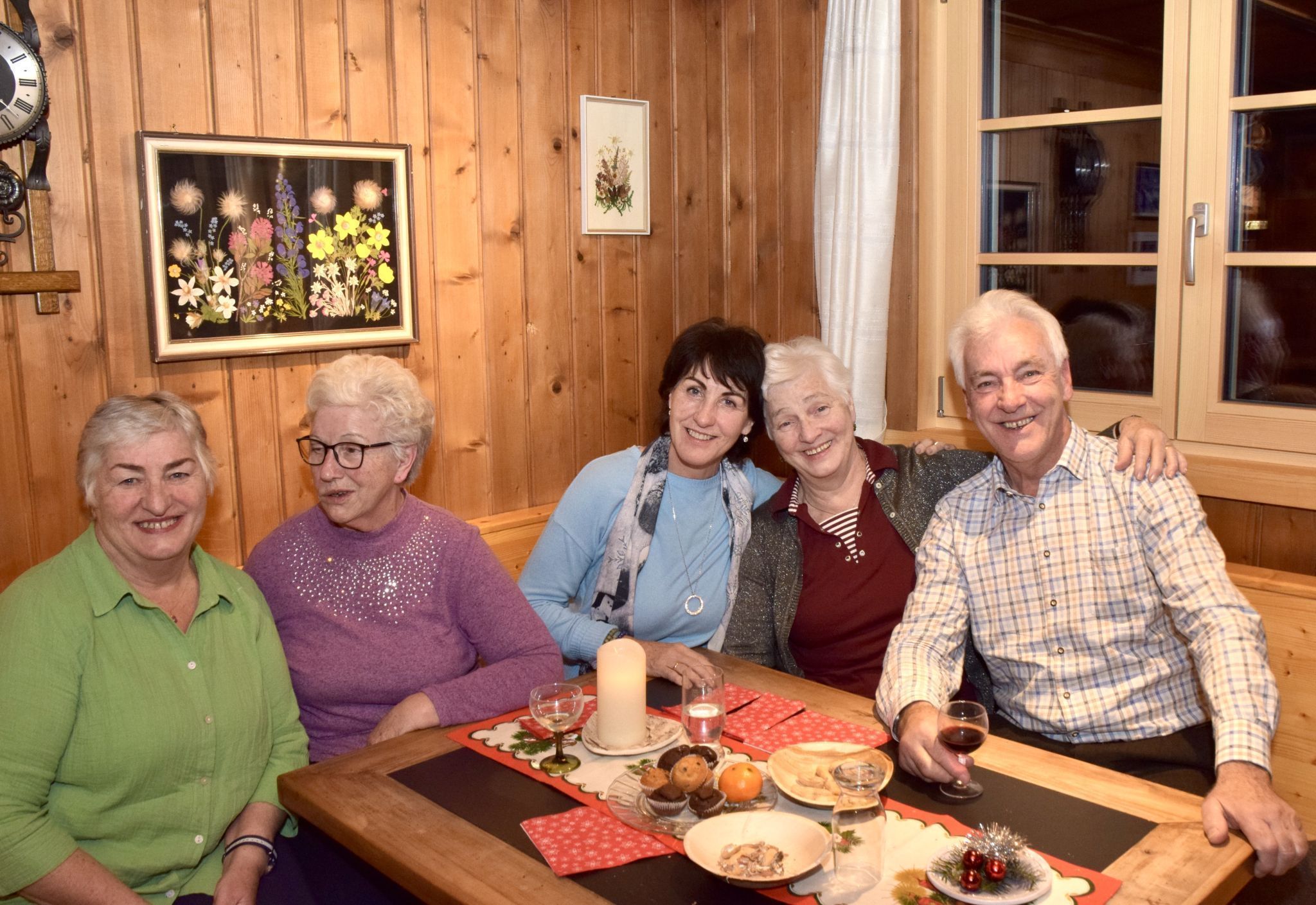 Adventlich gestimmt: Heinrike Bargehr, Agnes Battlogg, Sigrid Saler, Lotte Fritz und Franz Saler, der den Nachmittag instrumental begleitet hatte.