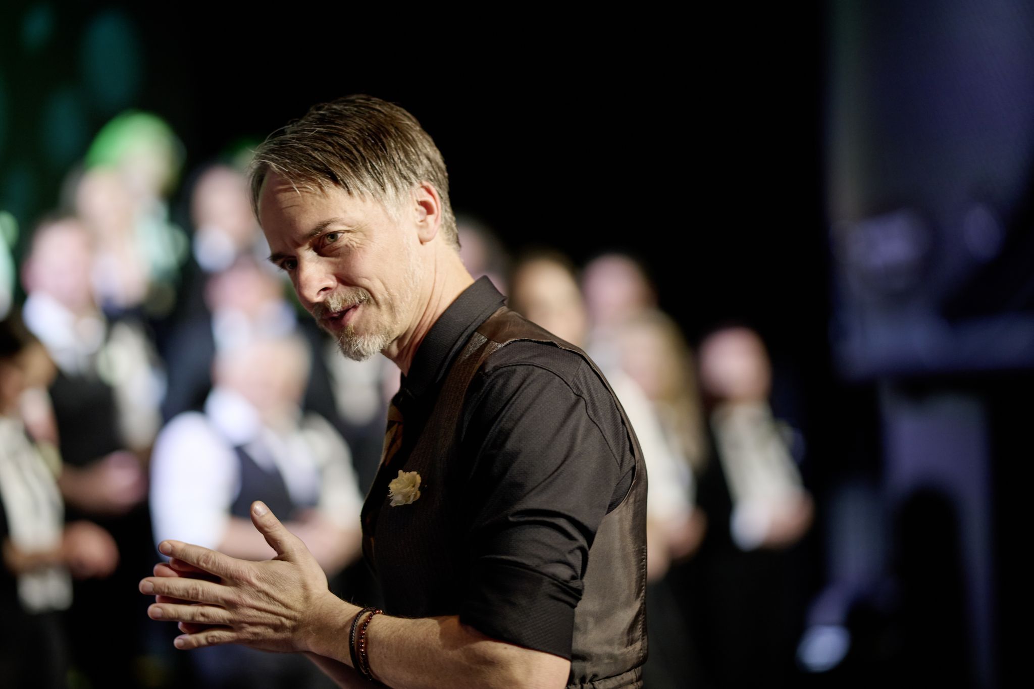 Michael Percinlic, Chorleiter vom SingRing ließ sich nicht lange für das Gemeinschaftsprojekt bitten. 