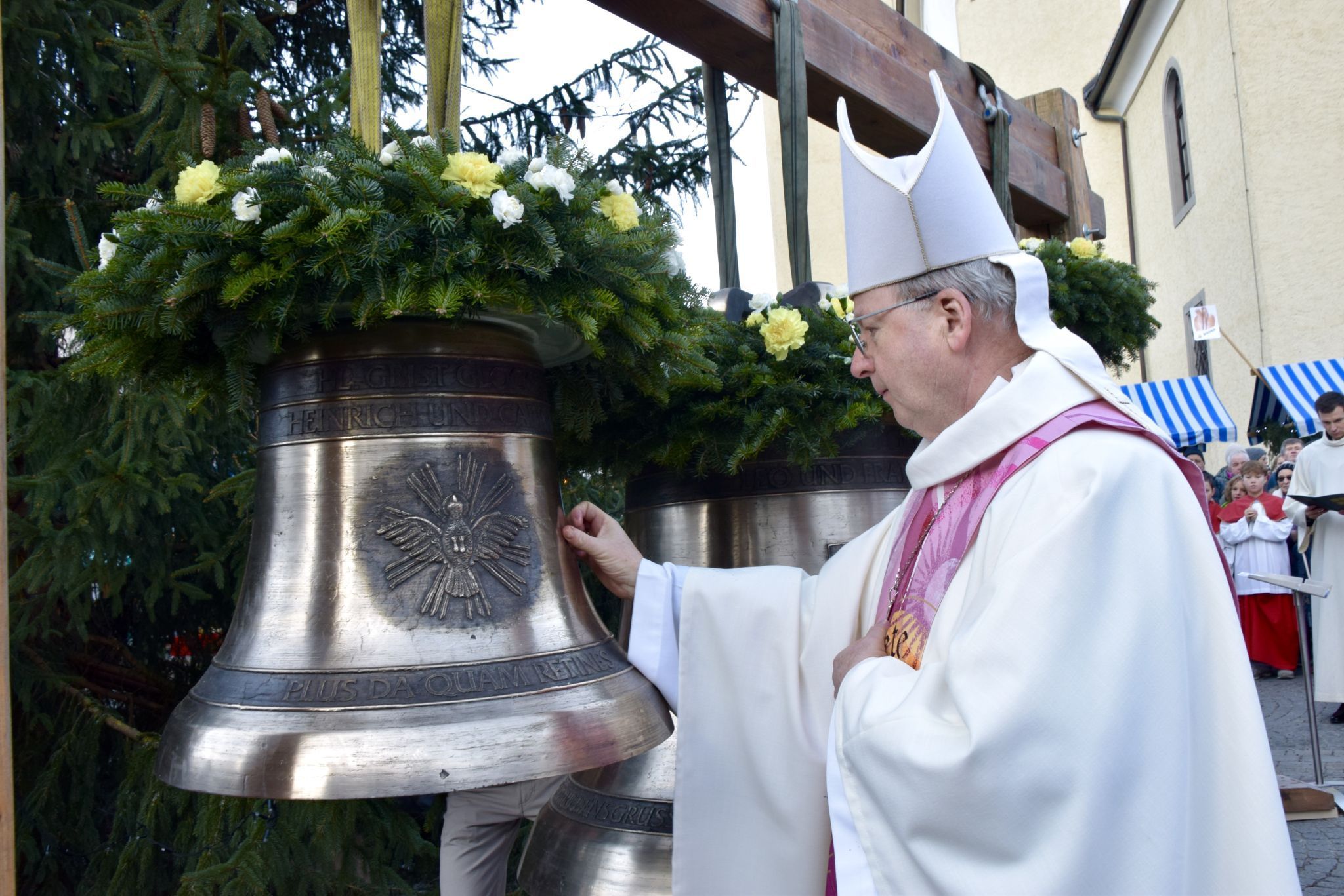 Glockenweihe mit Diözesanbischof Benno Elbs.