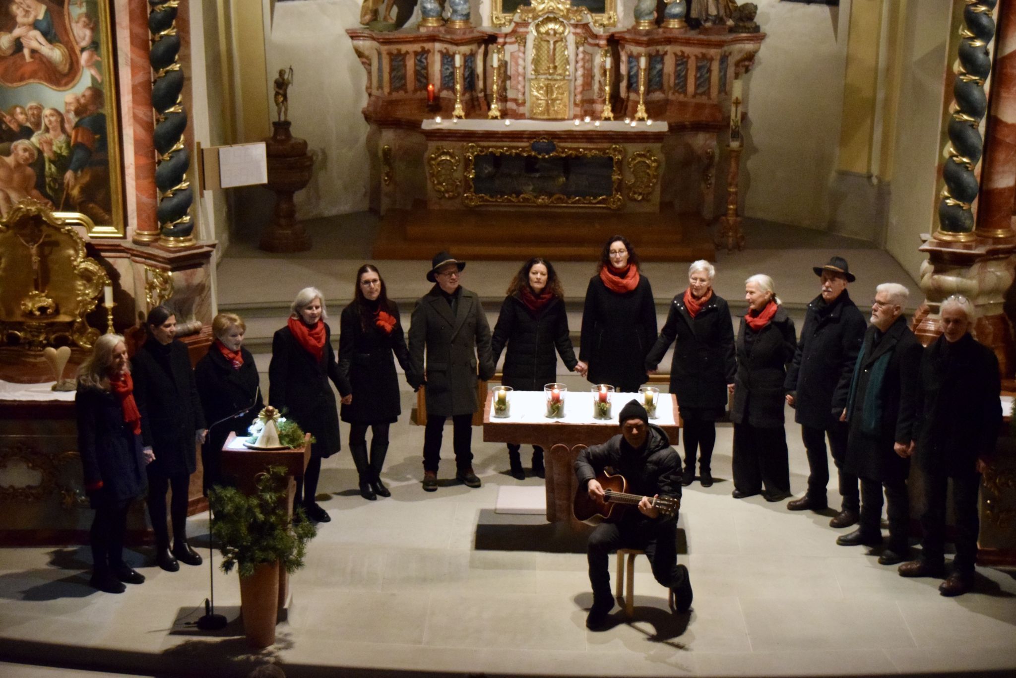 Vier Mütter und vier Kinder begleiteten den Projektchor bei seinen drei Benefizkonzerten in Gedanken und im Herzen.