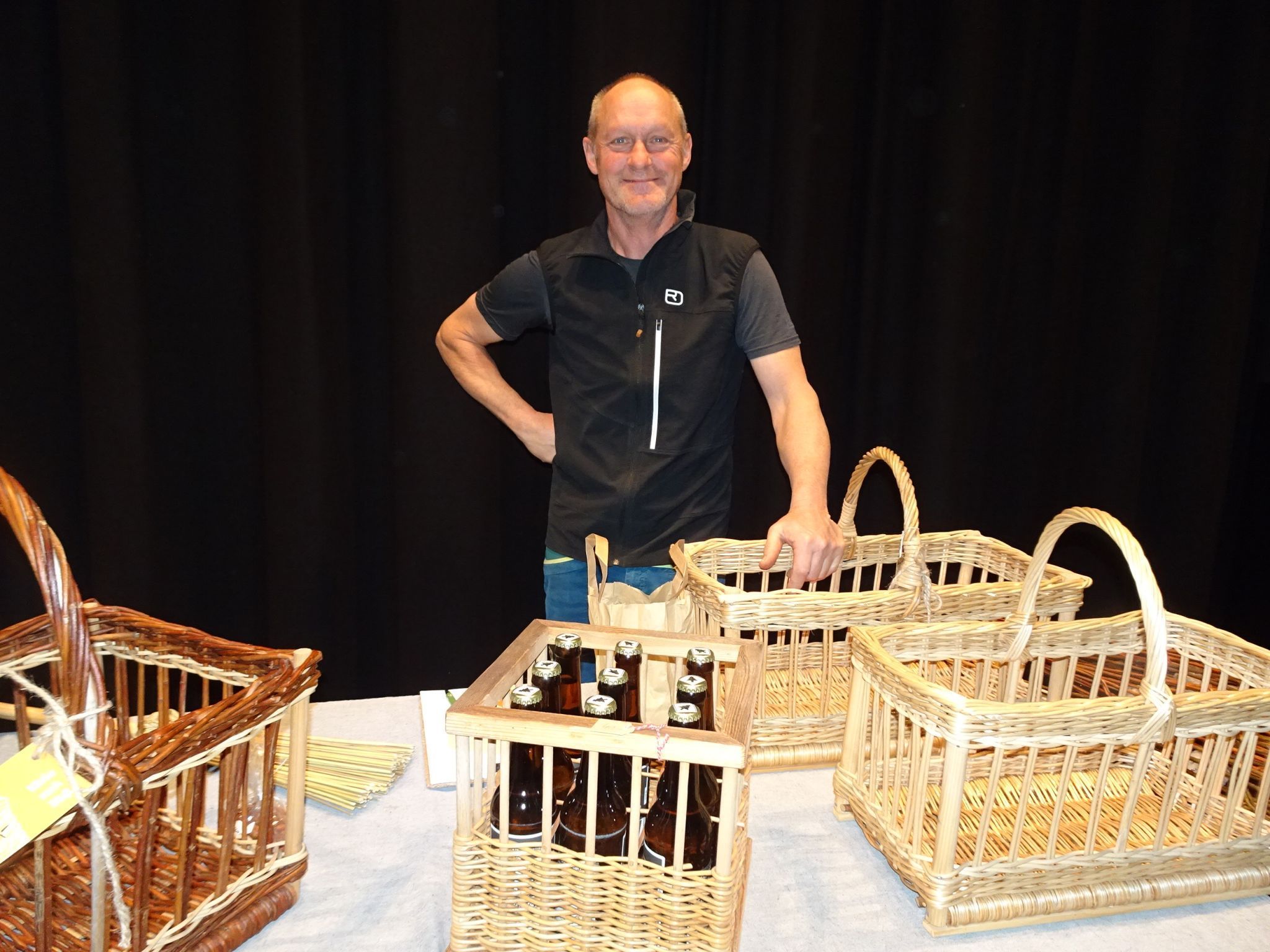 Jürgen Hartmann zeigte seine Korbarbeiten auch zum ersten Mal auf dem Kunsthandwerksmarkt in Dornbirn. 
