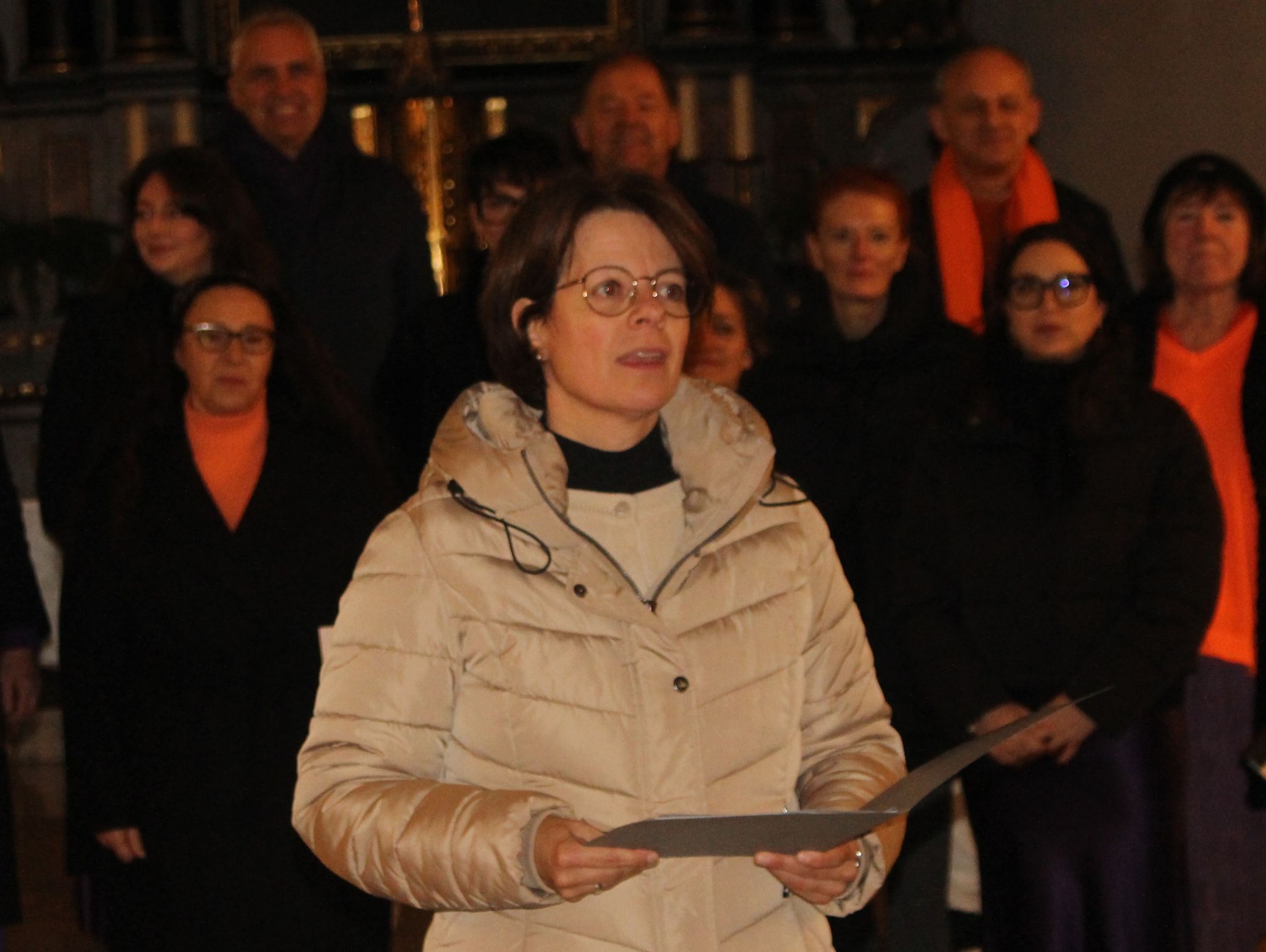 Mit besinnlichen Texten verband Silvia Gratzer die Musikblöcke.