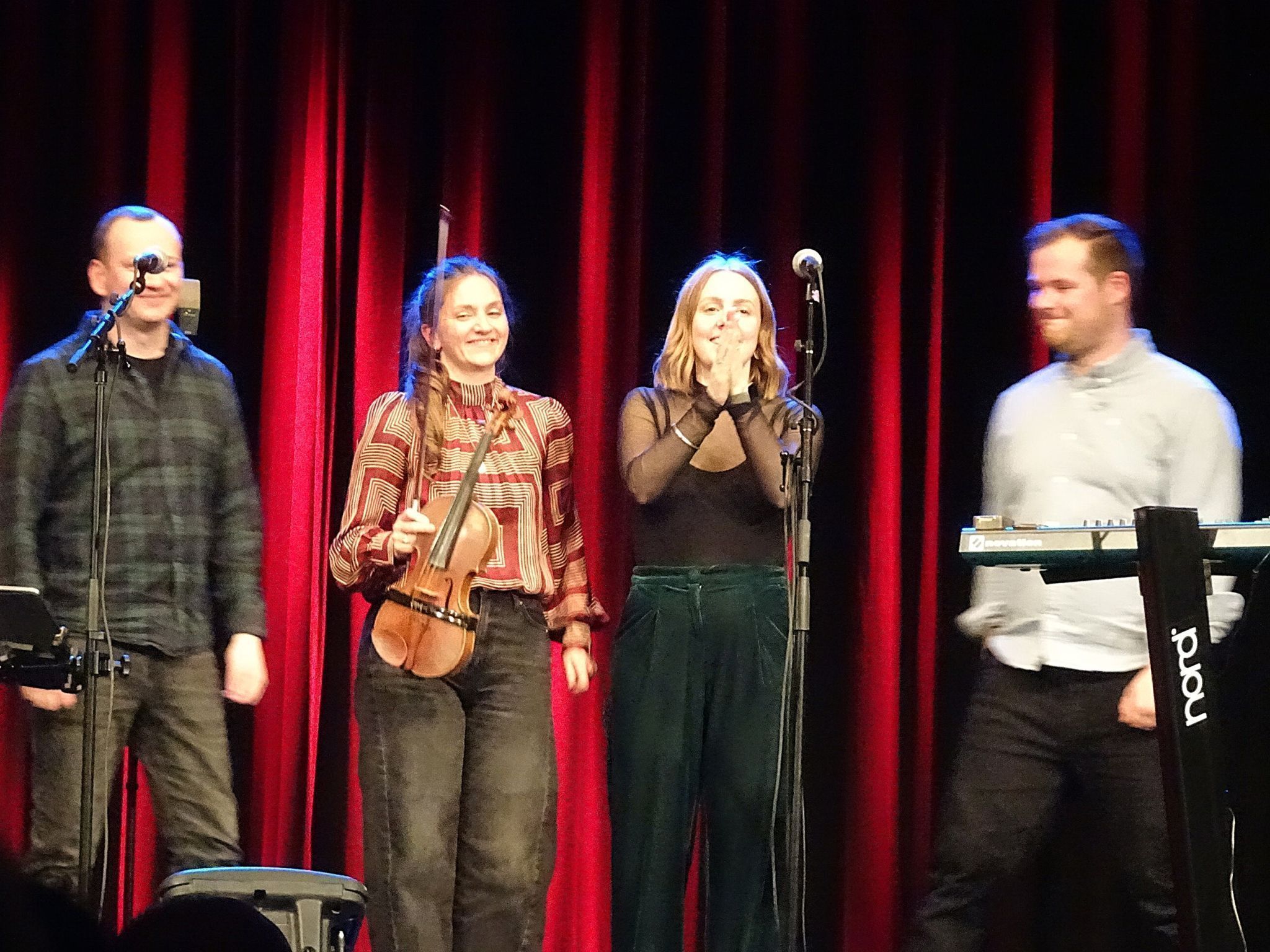 Das Quartett zeigte sich gerührt, über den lang anhaltenden Applaus im Löwensaal. 