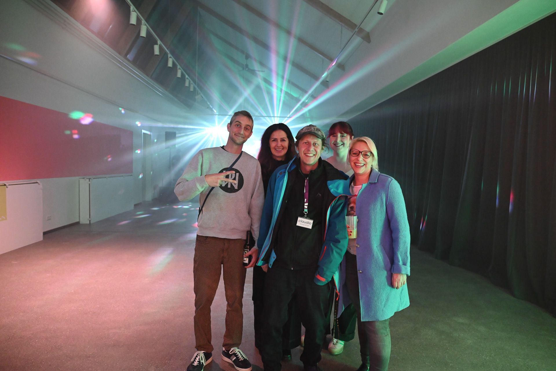 Auch Kinder- und Jugendgemeinderätin Nicole Feurstein-Hosp (rechts) kam vorbei. Sie freute sich mit der OK-JA! über die Jugendbeteiligung im dô.