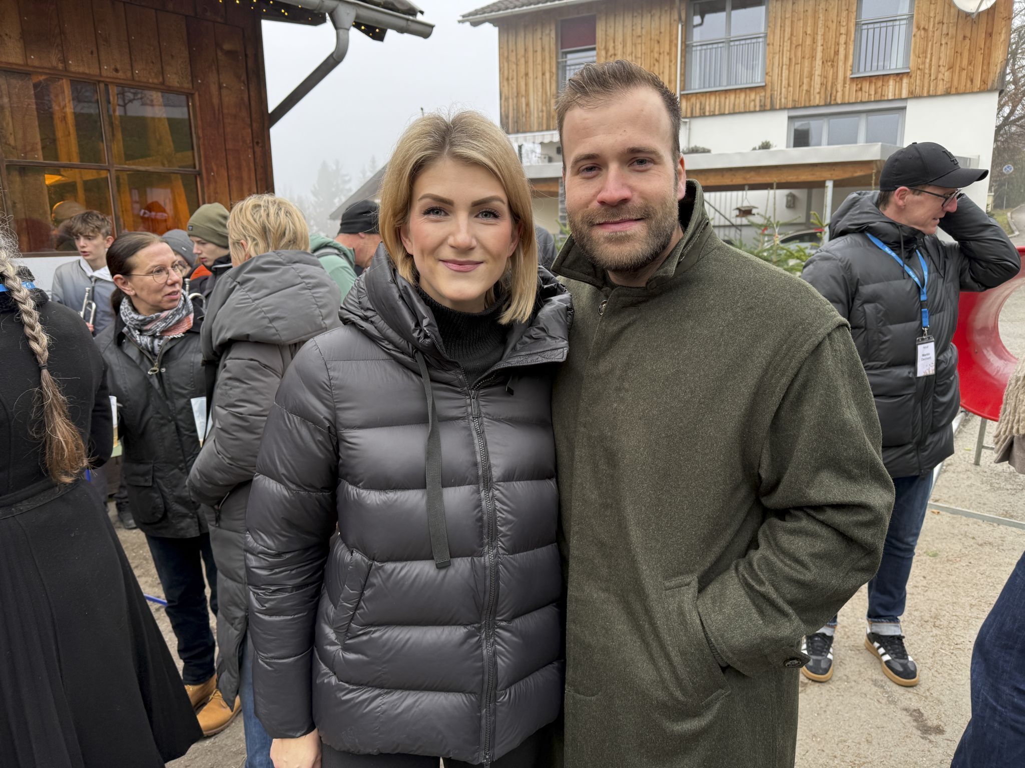 Pia Fetz holte mit Maximilian Martin den Christbaum