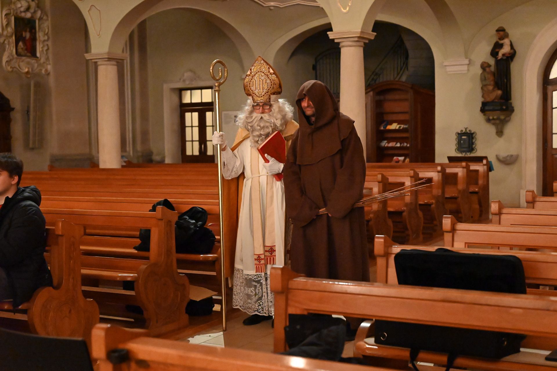 Auch der Nikolaus und Knecht Ruprecht kamen in die Kirche. 