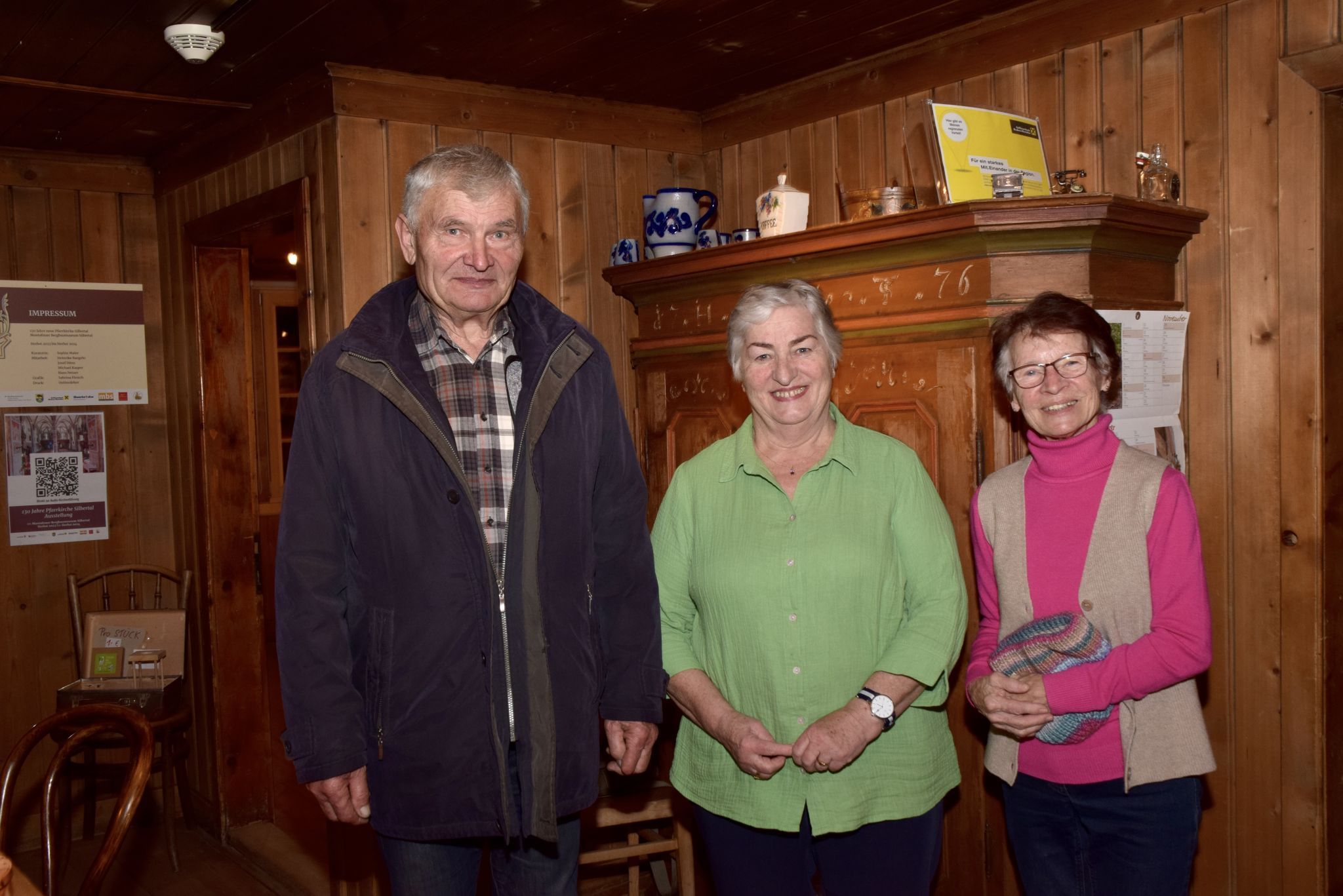 Gebhard Erhard, Heinrike Bargehr vom Bergbaumuseum und Rosmarie Schwarzhans genossen die adventlichen Stunden.