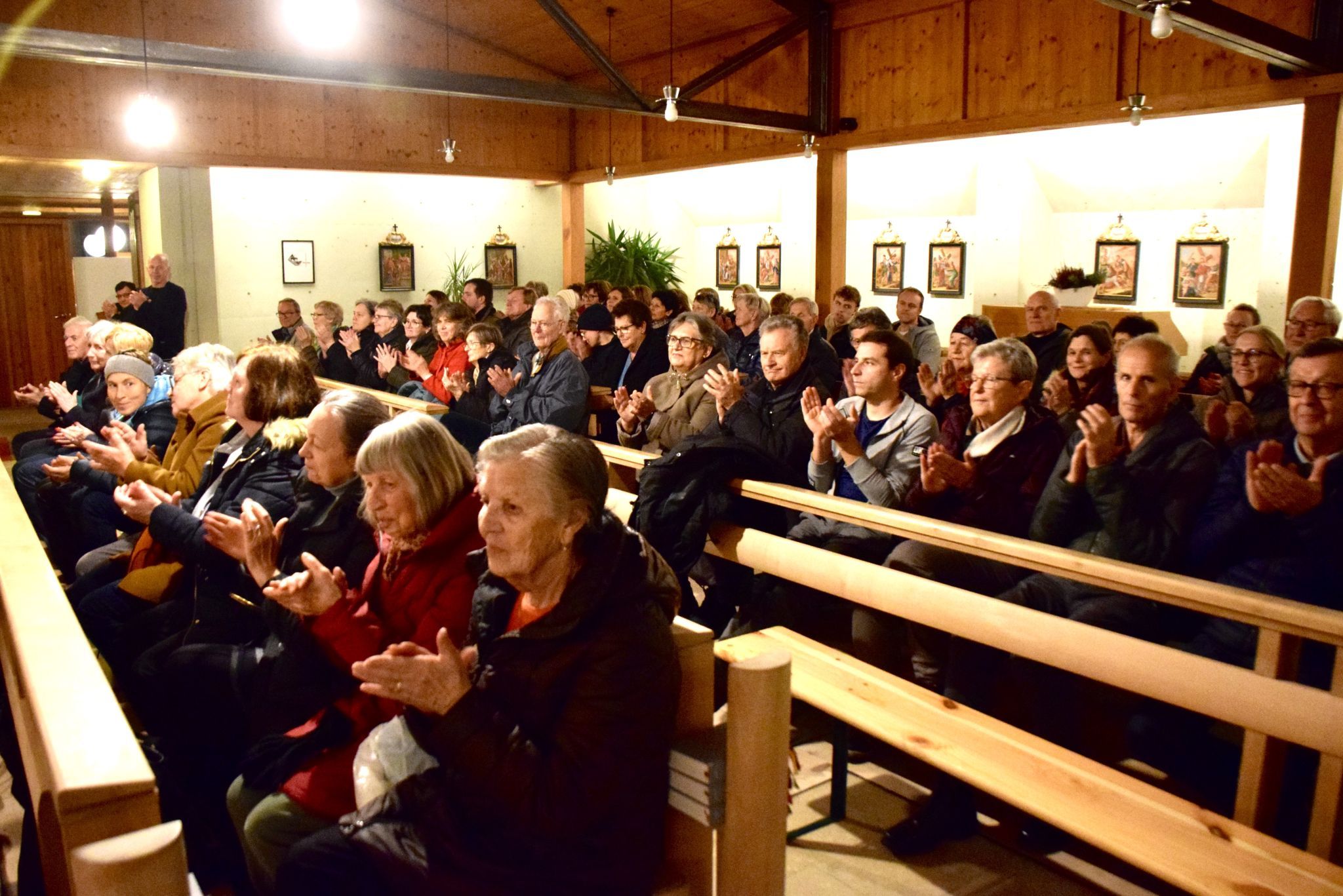Das Publikum war berührt von den verschiedenen Darbietungen.