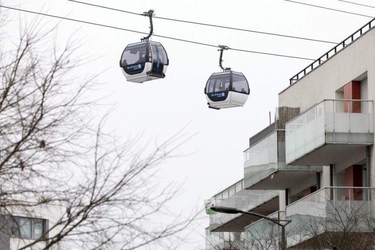 Doppelmayrs längste Stadtseilbahn Europas in Paris eröffnet.
