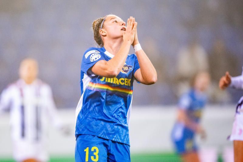 Das erste intensive Fußballjahr als Profi für Carina Brunold war sehr positiv.APA