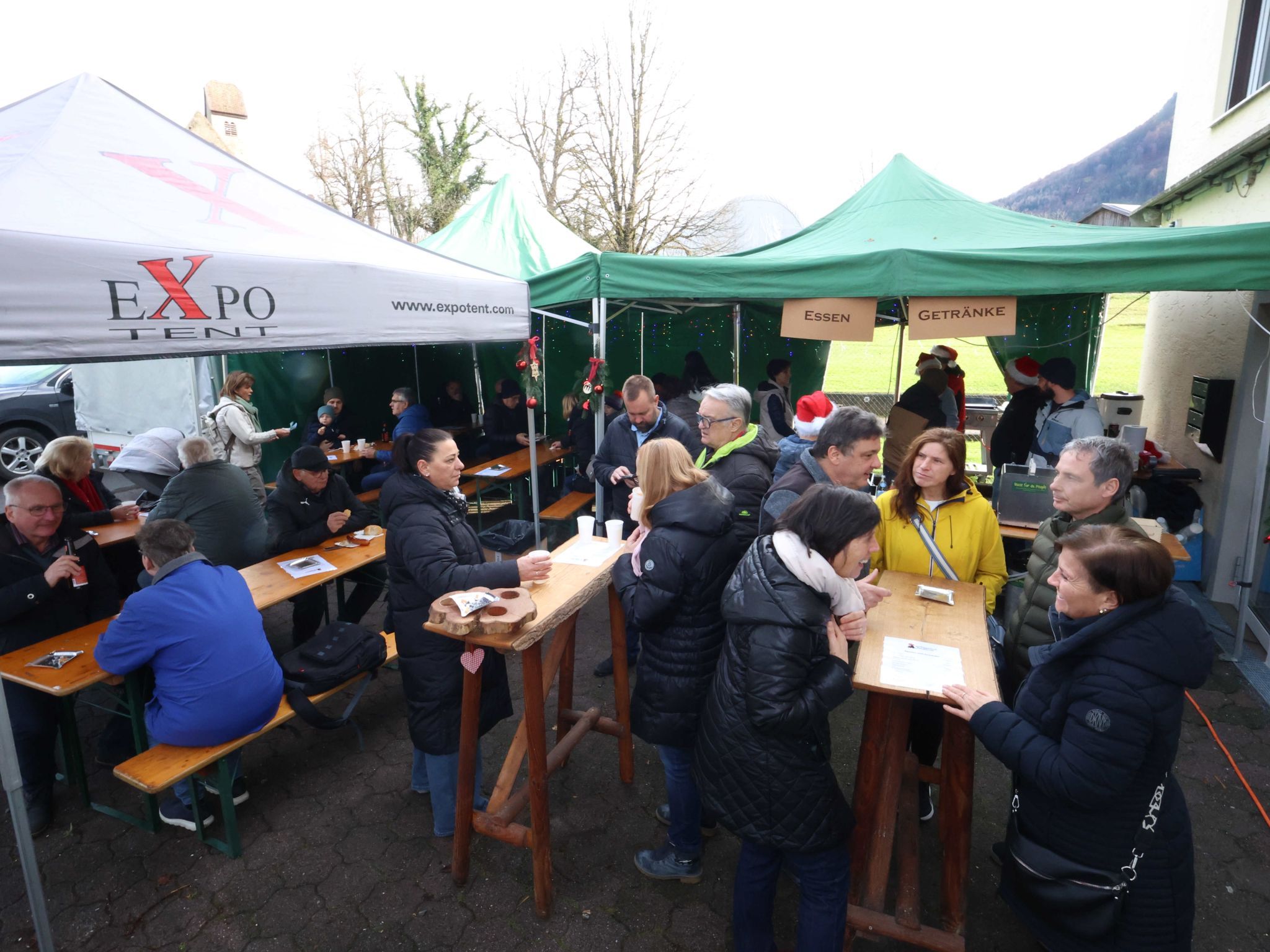 Für Speis und Trank, aber auch Gelegenheiten zum Konsumieren war gesorgt.