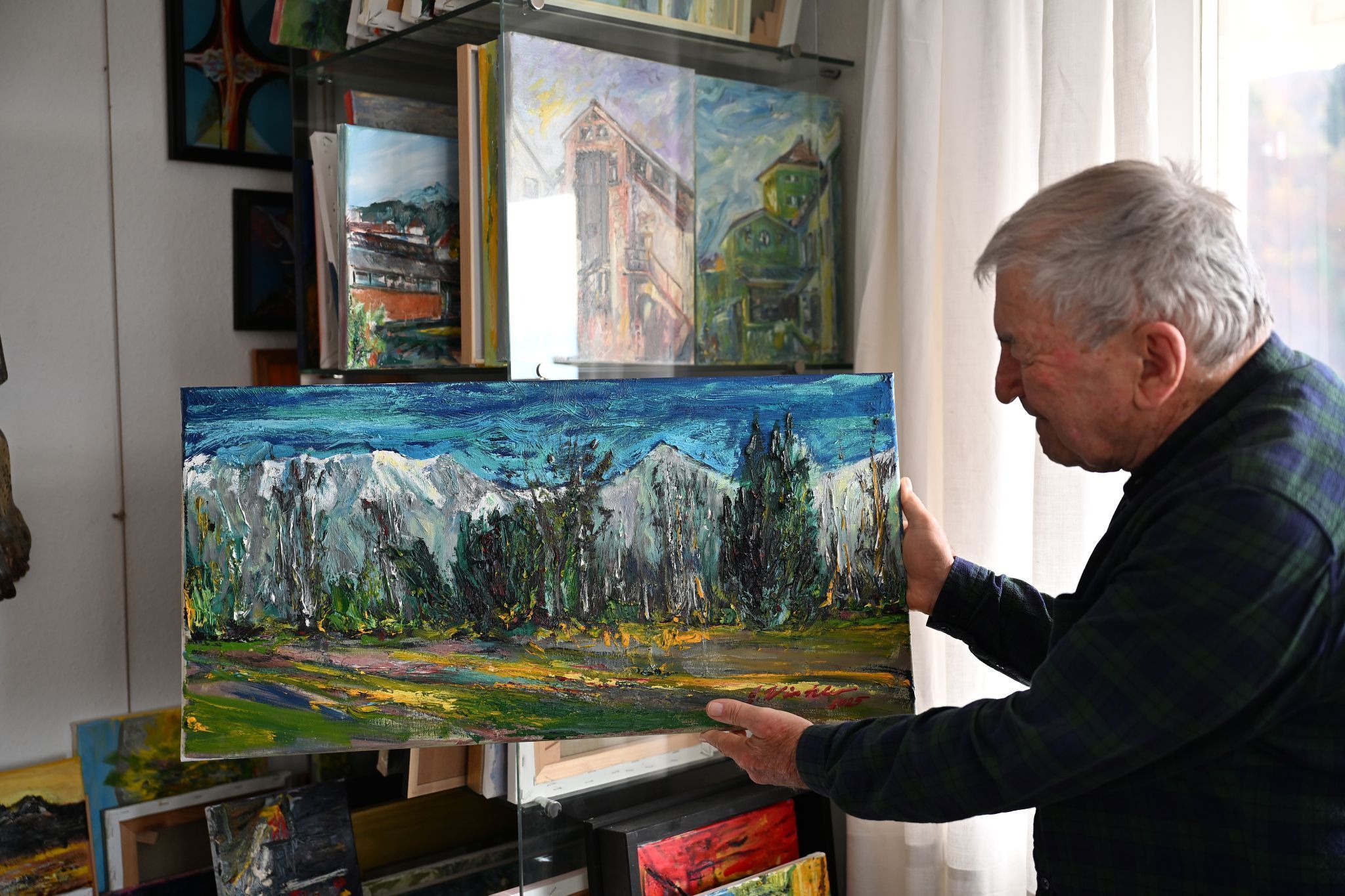 In der wärmeren Jahreszeit ist Gerhard Winkler oft mit seiner Staffelei im Lauteracher Ried unterwegs.