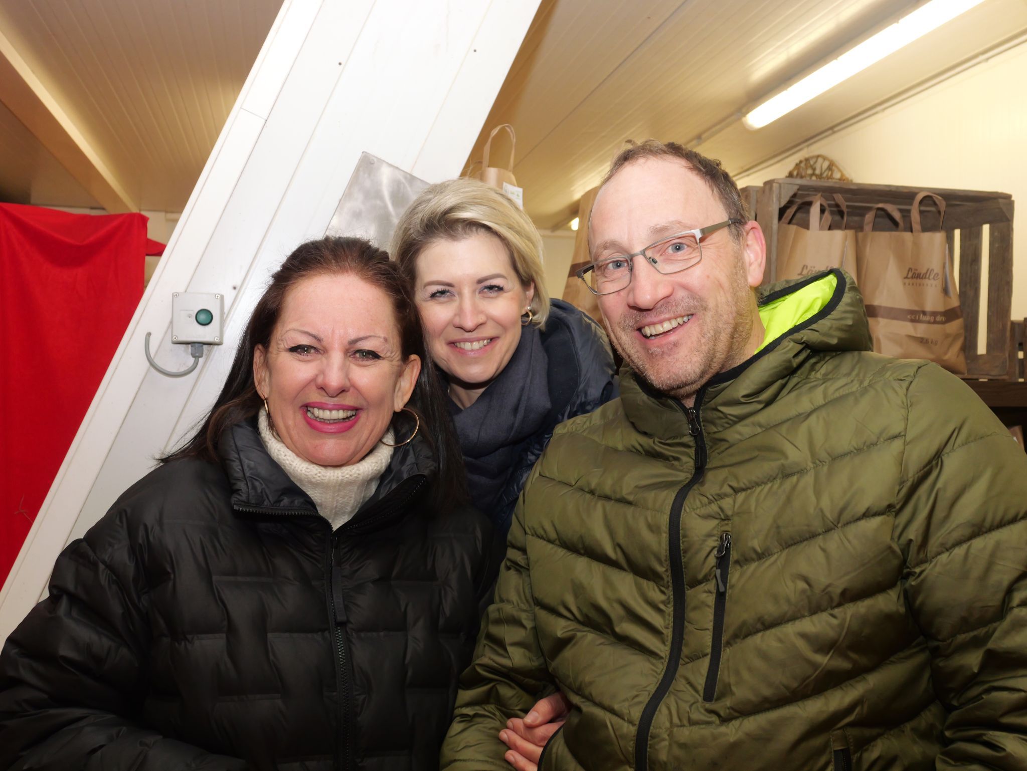 Warme Suppe macht Freude im Herzen: Irmgard Ender von „Gaumenfeines“ , Sabine Kasper vom Sennhof und Meisterbäcker Peter Rheinberger.