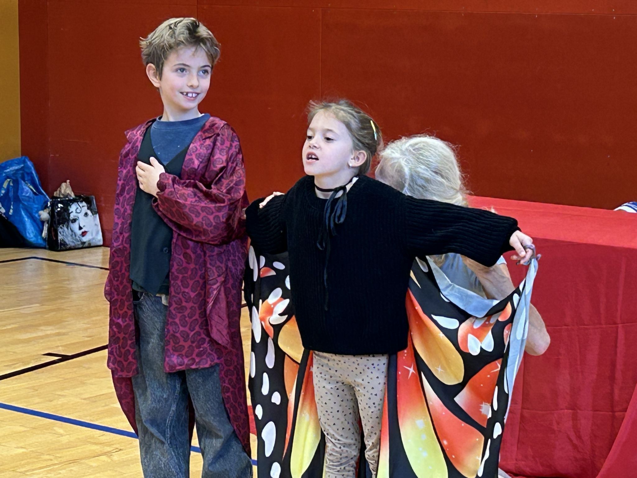 Unterschiedliche griechische Götter traten dabei auf.