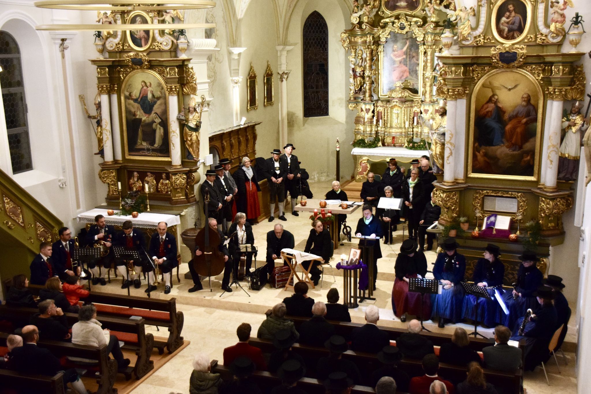 „A b´sundre Zit“ bescherte der Dalaaser Pfarrkirche ein fast volles Haus.