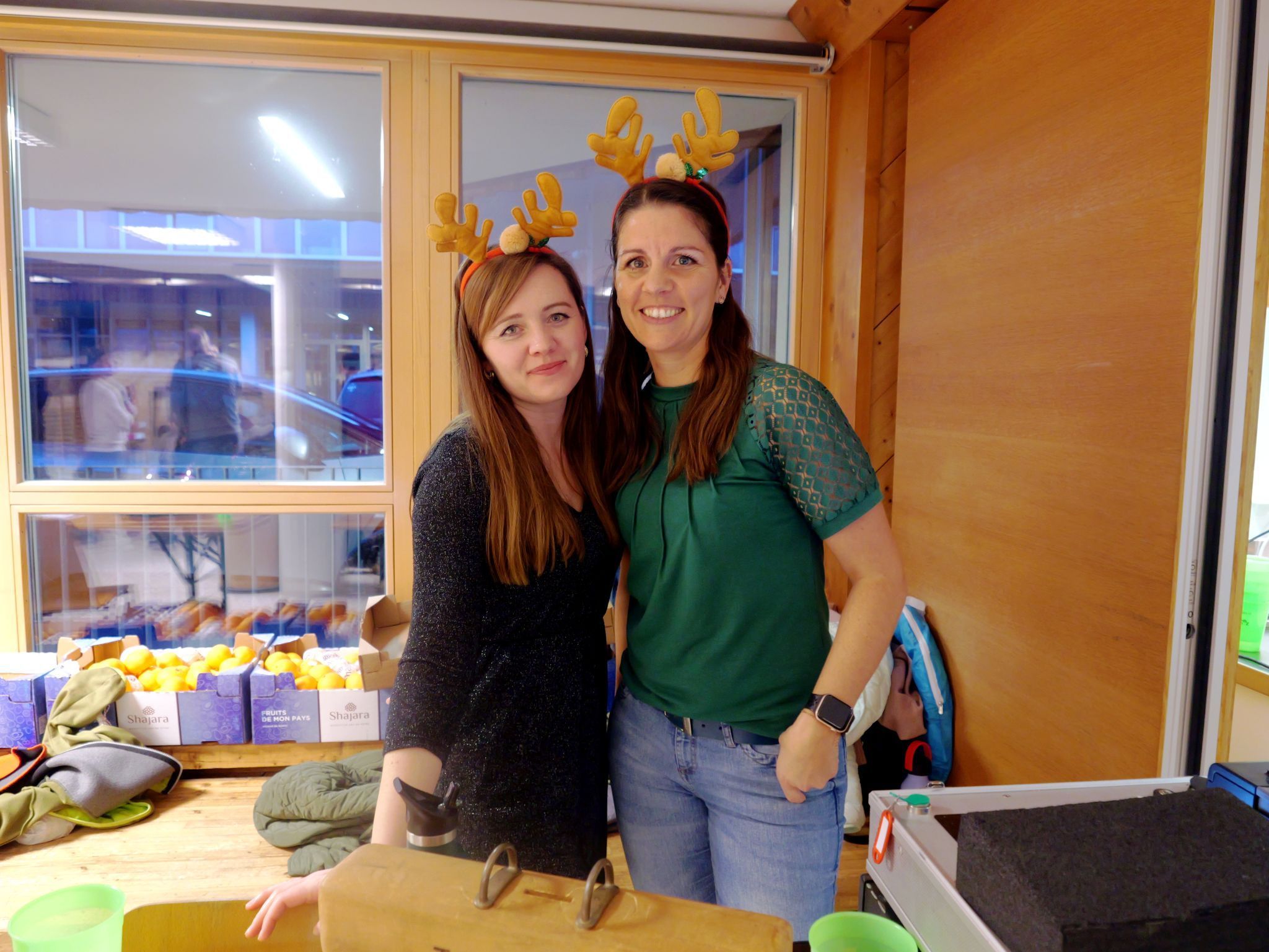 Jelena und Jasmin achteten darauf, dass stets die Kasse stimmte.