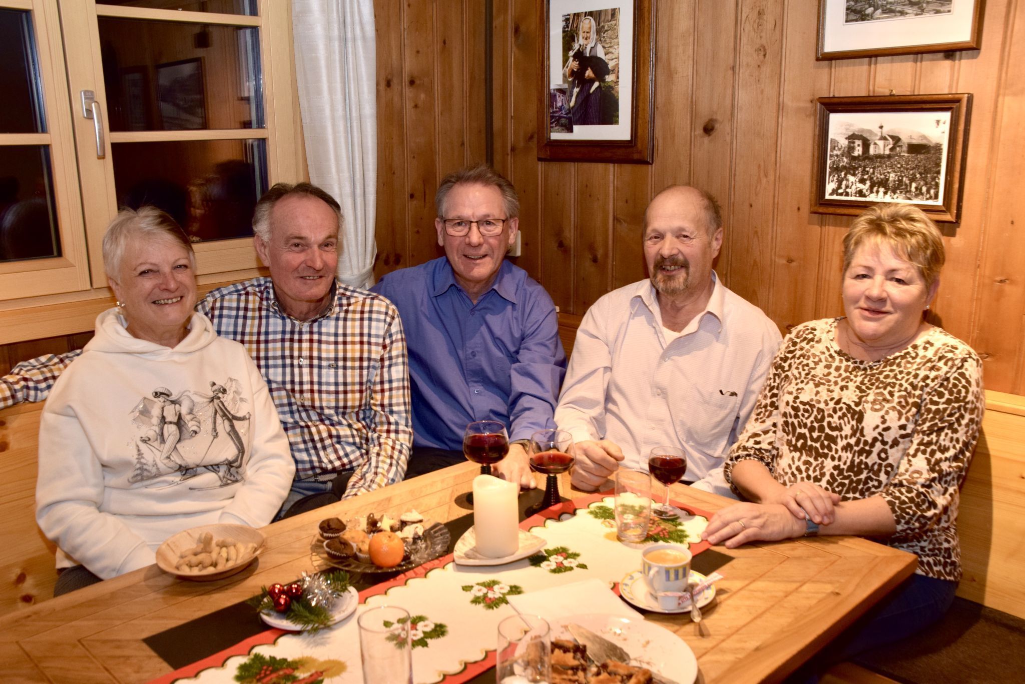 Sieglinde und Adolf Schwarzhans, Walter Bargehr, Peter und Helga Dönz kommen immer wieder gerne in die Museumsstube.
