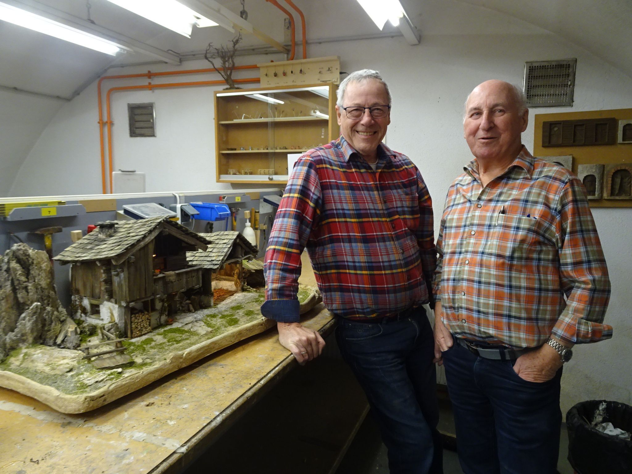 Luis Rinderer und Fred Brunold vom Krippenverein Dornbirn freuen sich auch heuer wieder besondere Krippen auf der Ausstellung präsentieren zu können.