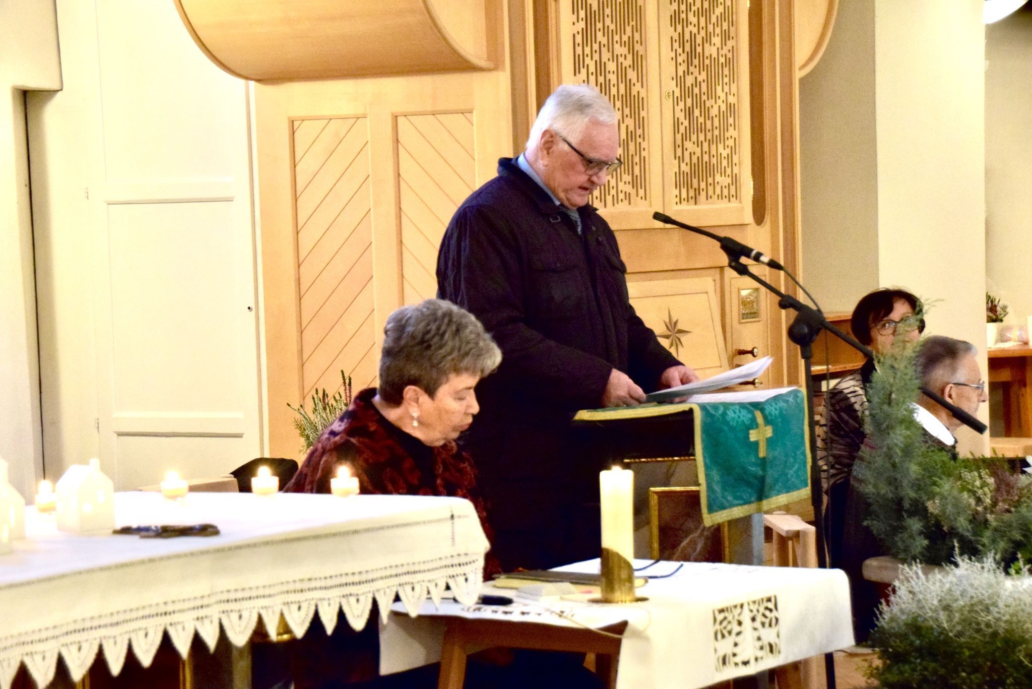 Die musikalische Adventstunde in der Pfarrkirche St. Anton im Montafon gelang bestens. Moderiert hatte Heinz Seeburger.