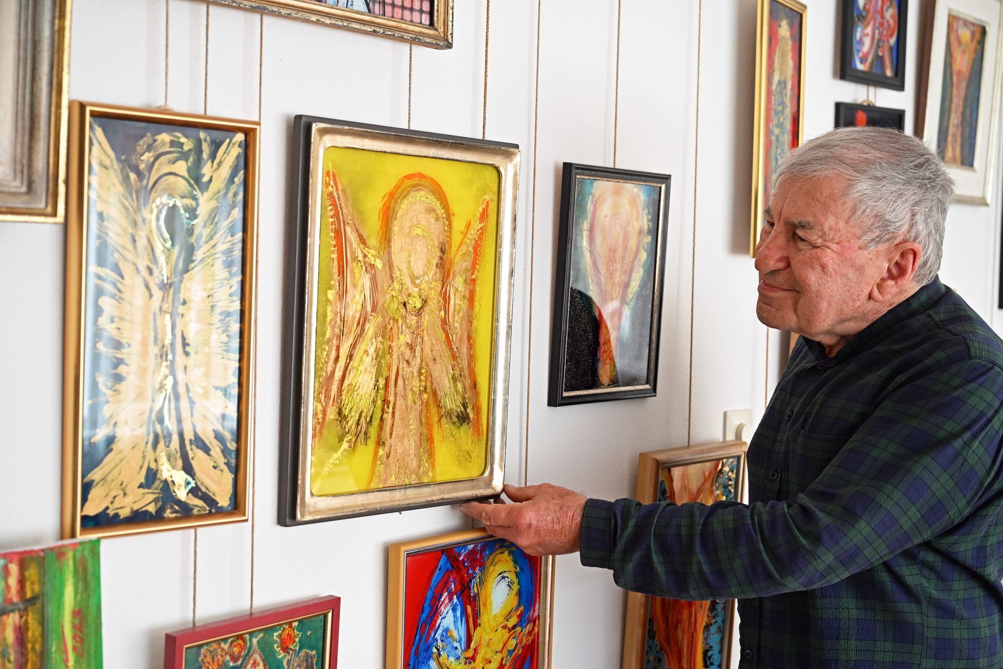 Engel sind Gerhard Winklers Lieblingsmotive – er hat unzählige gemalt.