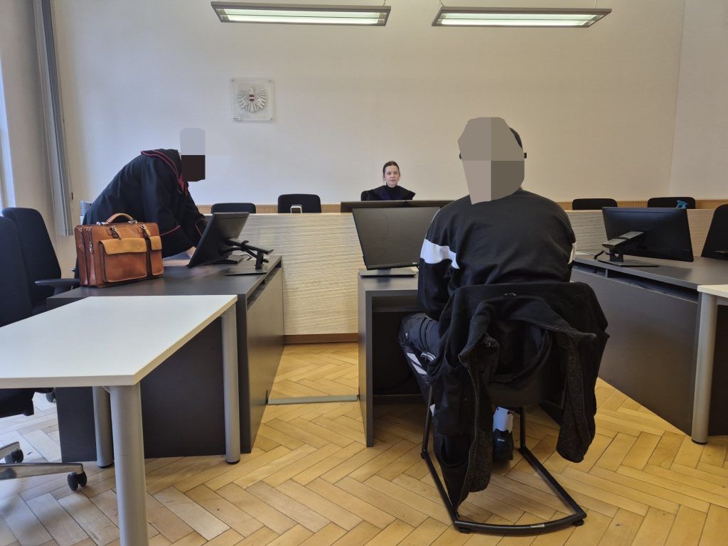 Flüchtiger Einbrecher rammte Blumentrog