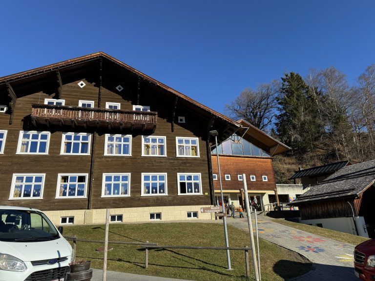 Bartholomäberg Volksschule.jpg