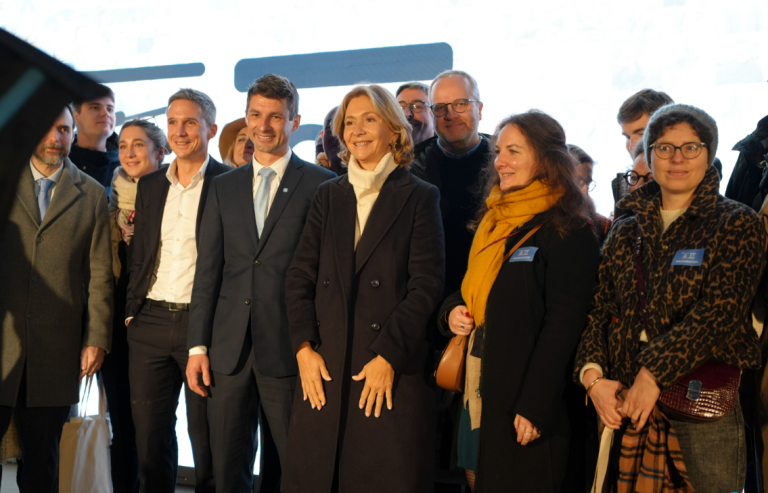 Doppelmayrs längste Stadtseilbahn Europas in Paris eröffnet.