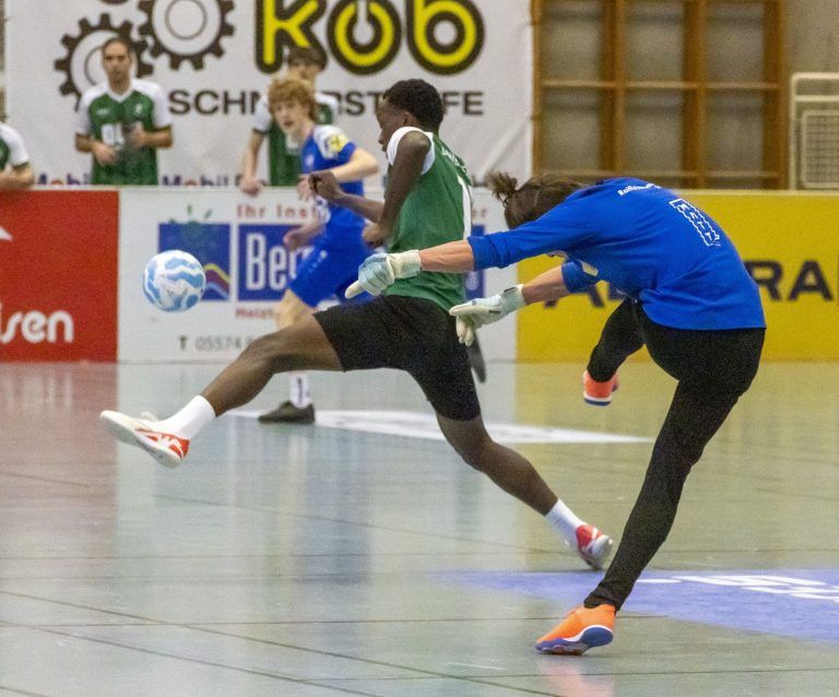 Oldie Fleisch führt Schwarzenberg ins Halbfinale – Nenzing bleibt makellos