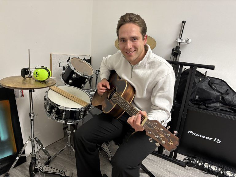 Zwischen Fußballplatz und Bühne – ein Leben voller Leidenschaft