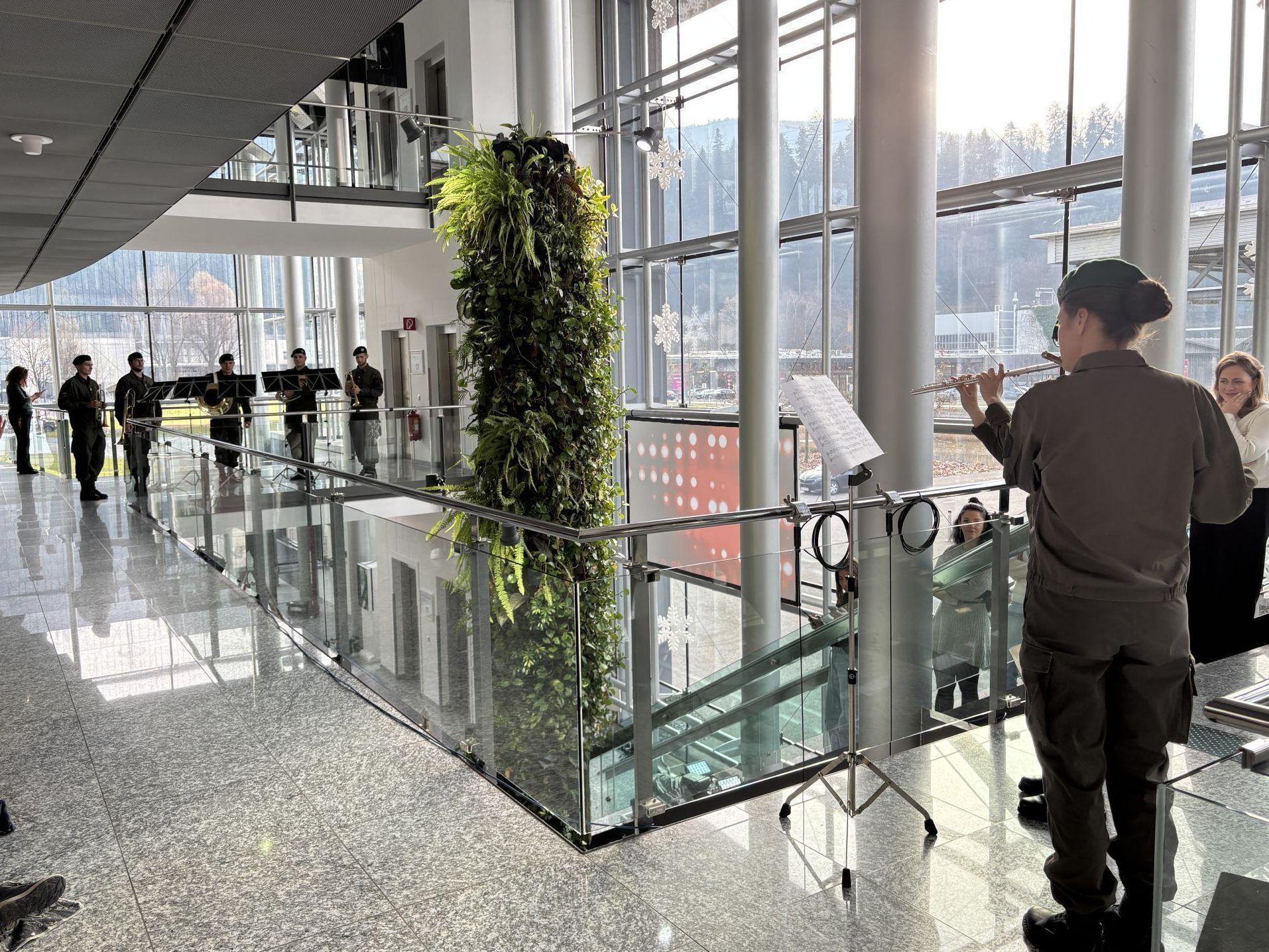 Militärmusik sorgt für weihnachtliche Stimmung