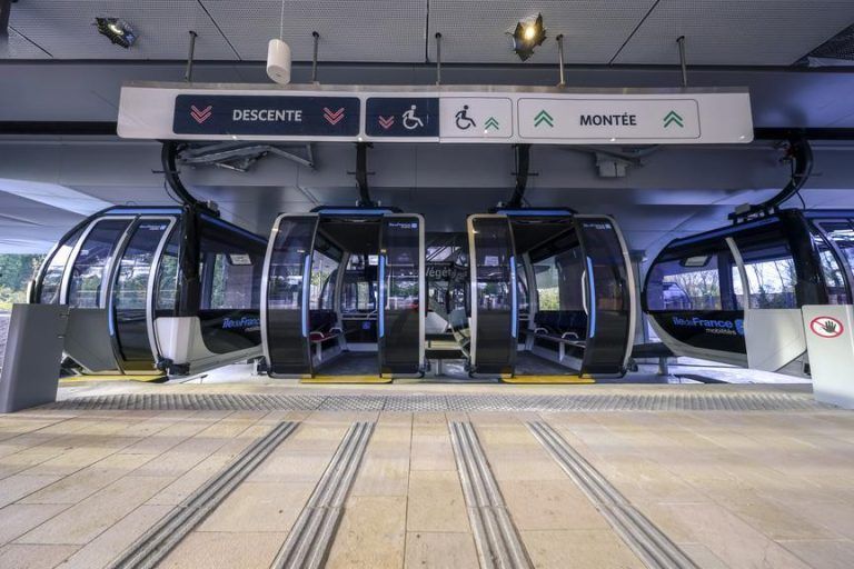 Doppelmayrs längste Stadtseilbahn Europas in Paris eröffnet.