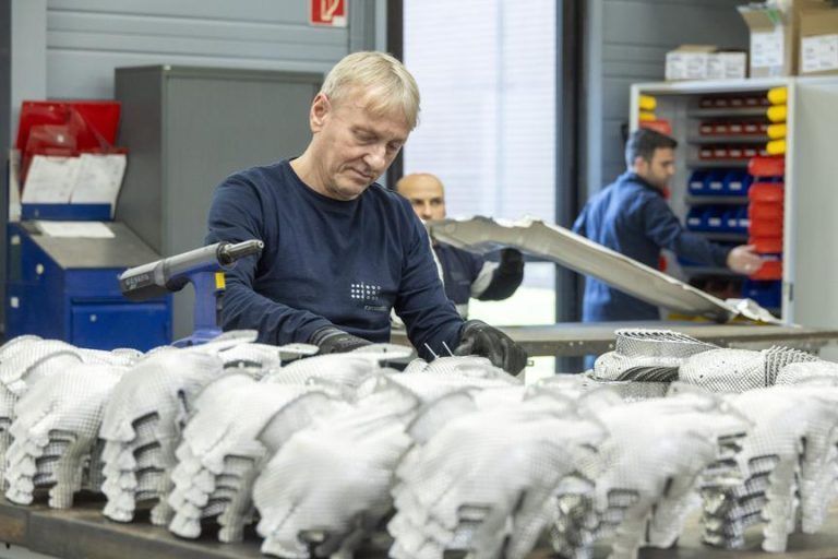 Innovationen für E-Autos sorgen bei Carcoustics für volle Auftragsbücher