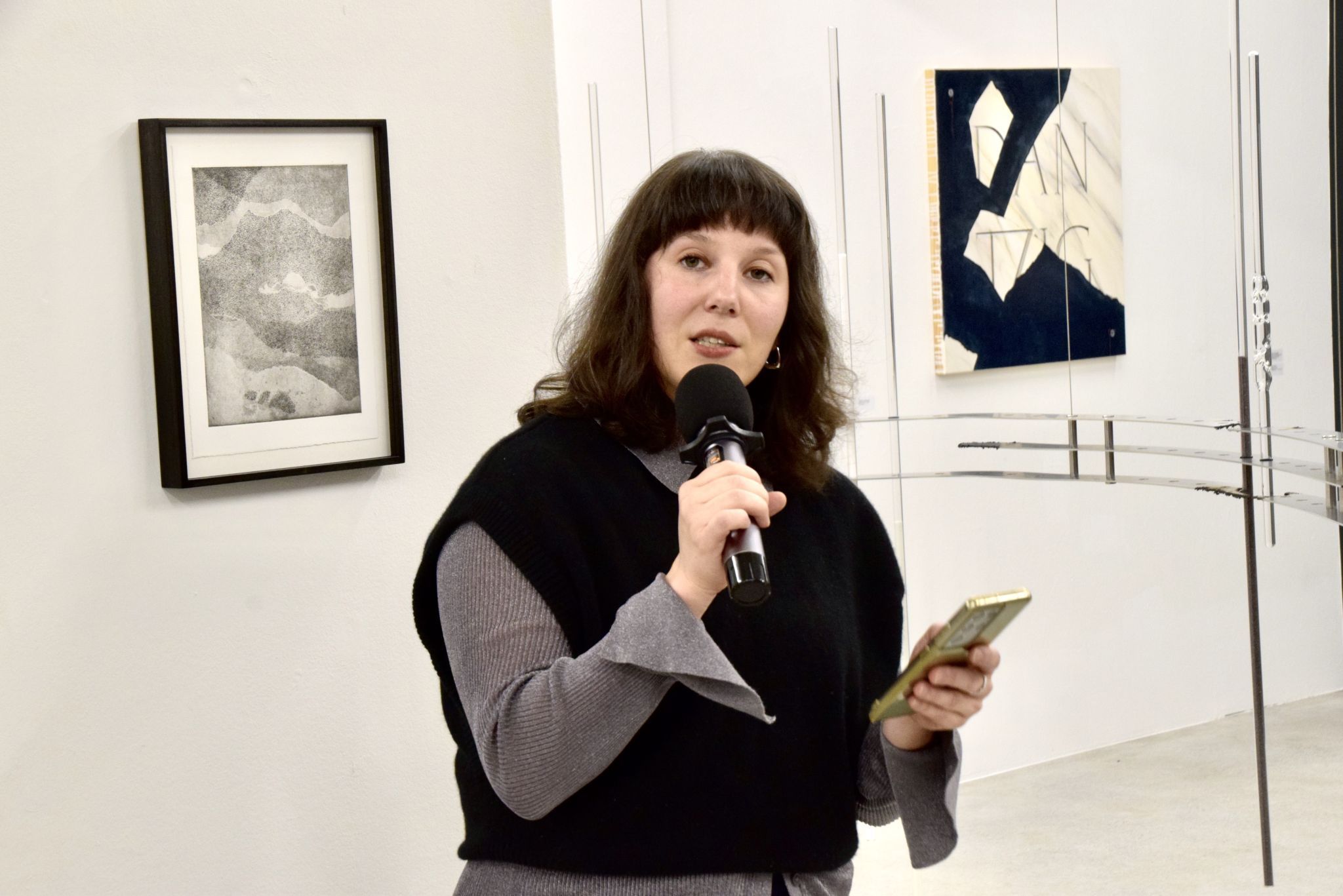 Vernissagerednerin Andrea Kopranovic, Assistenzkuratorin des Belvedere in Wien.