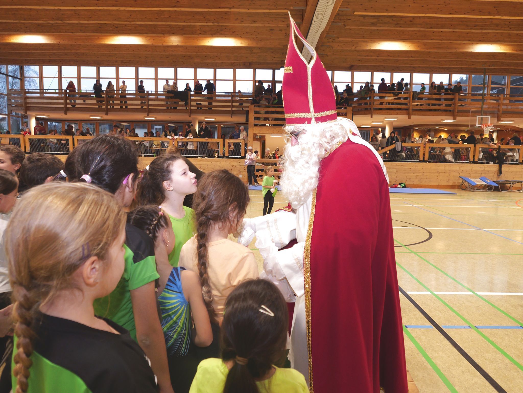 Für alle das passende Präsent: Beim Nikolaus gingen die Geschenke nicht aus.