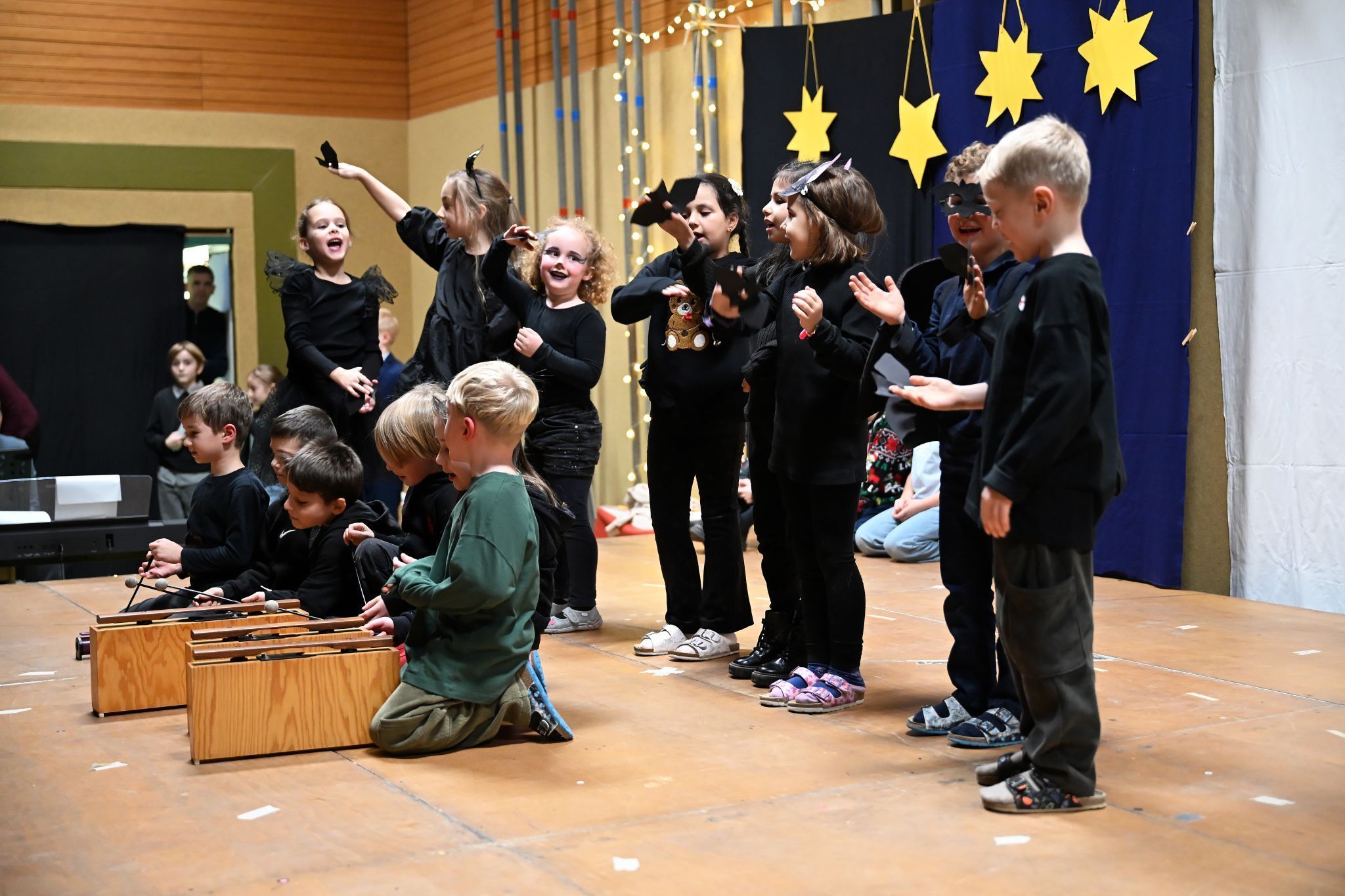 Die 1c verzauberte das Publikum mit ihrem Fledermauslied.